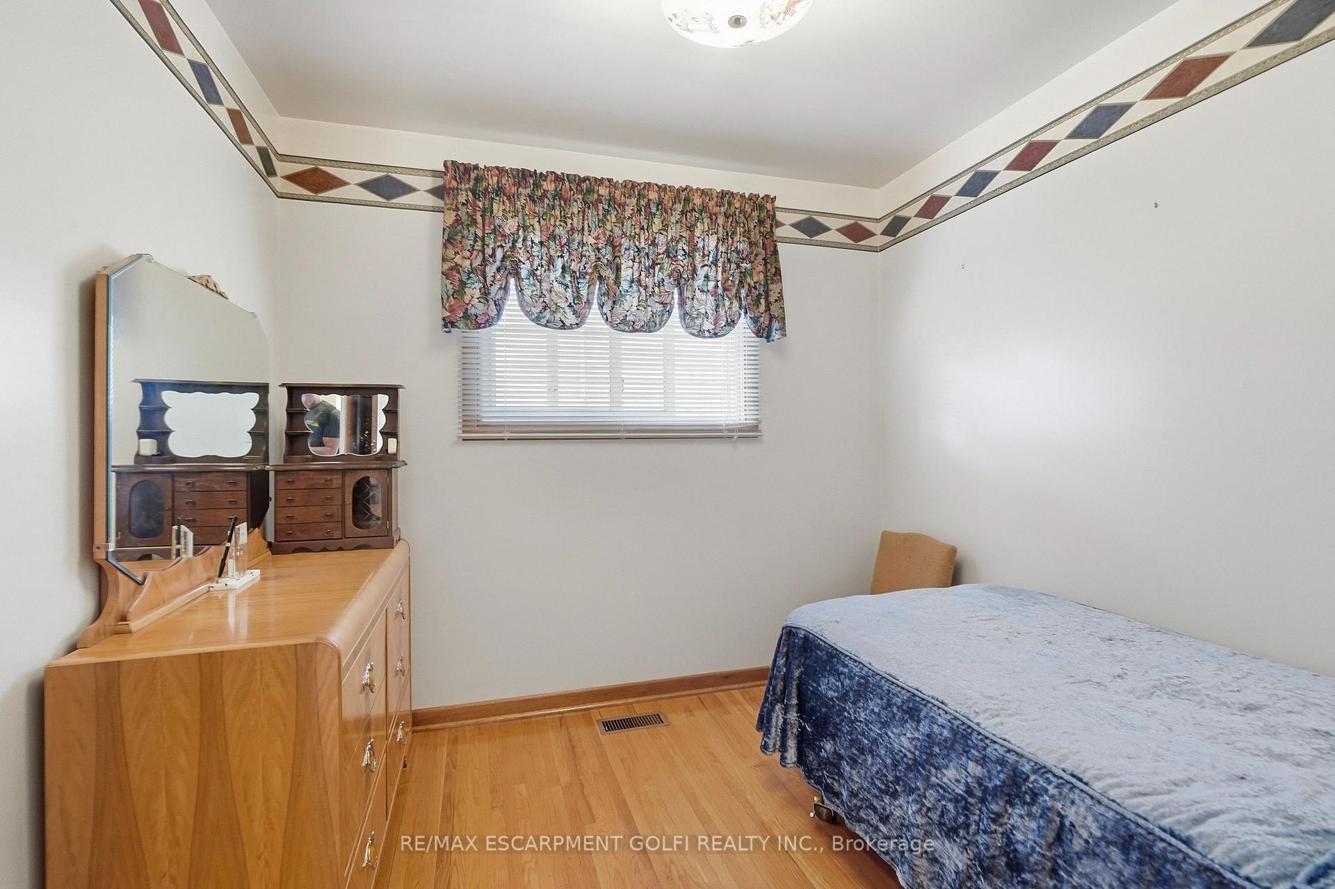 Photo 15 of 691 Winston Road, Grimsby, Grimsby Beach — HOMEH