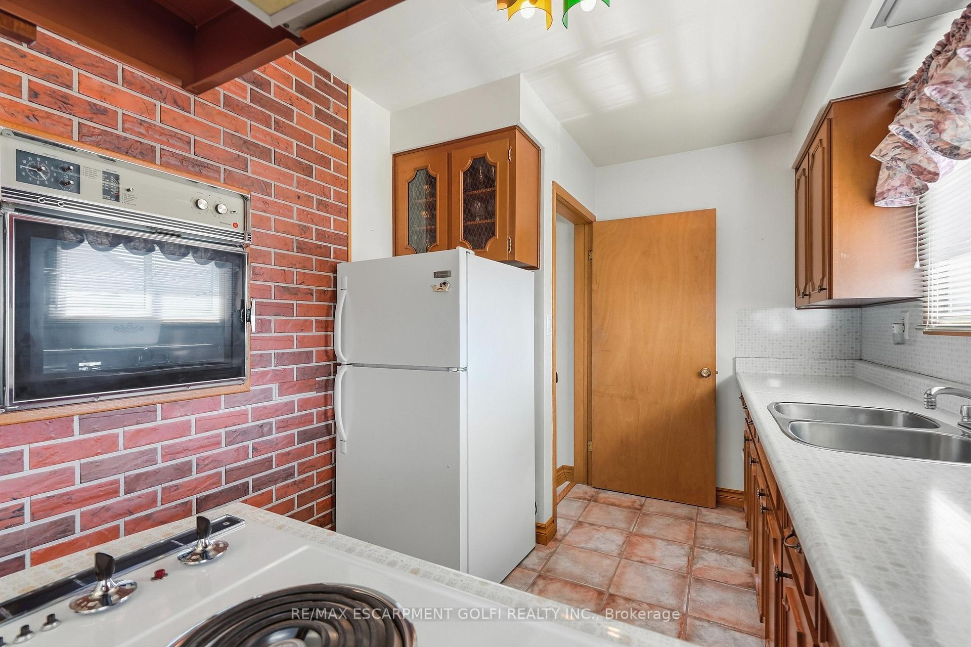 Photo 23 of 691 Winston Road, Grimsby, Grimsby Beach — HOMEH