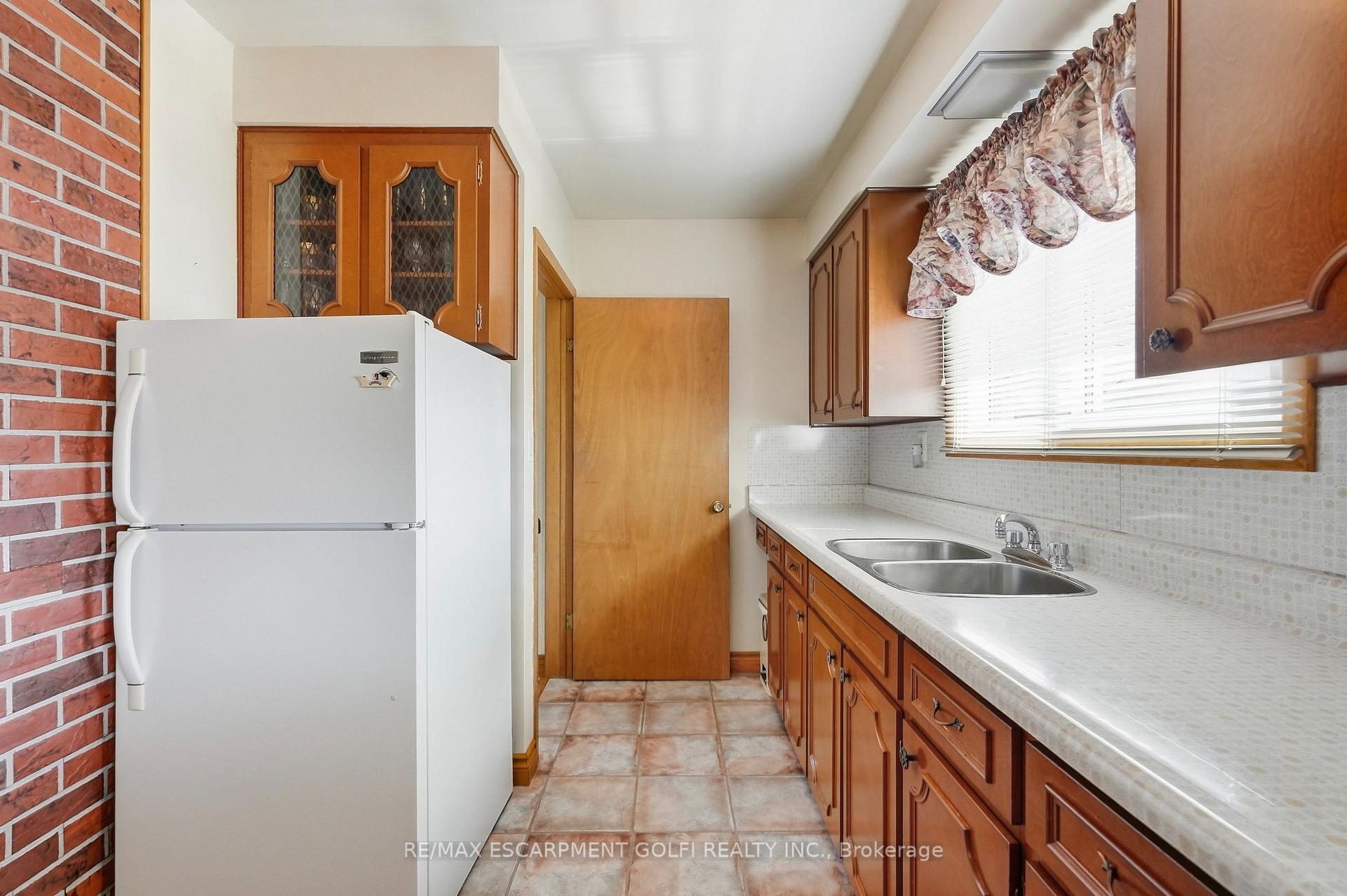 Photo 24 of 691 Winston Road, Grimsby, Grimsby Beach — HOMEH