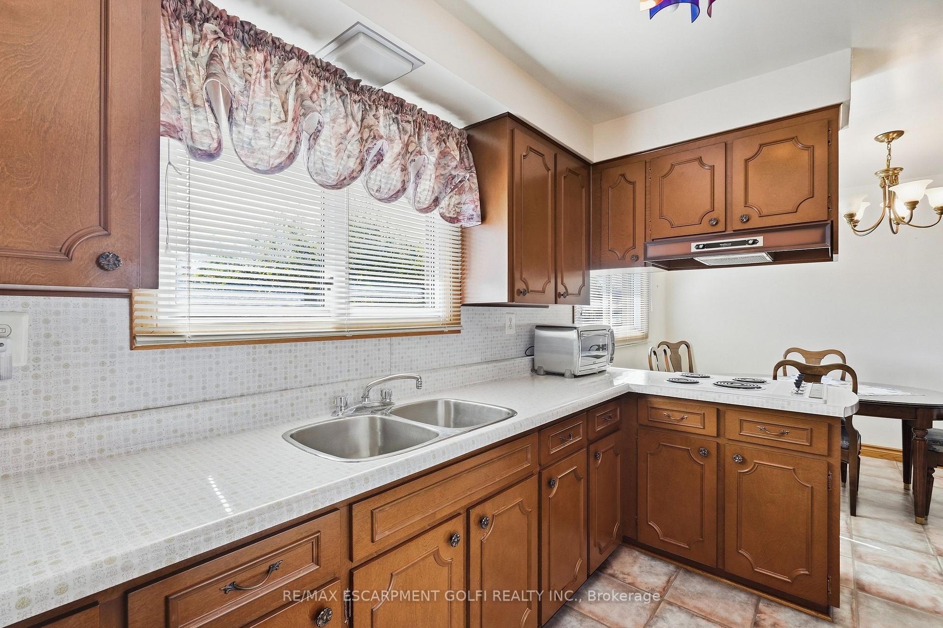 Photo 25 of 691 Winston Road, Grimsby, Grimsby Beach — HOMEH