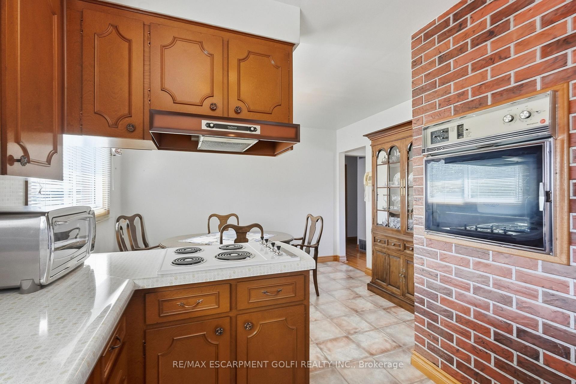 Photo 26 of 691 Winston Road, Grimsby, Grimsby Beach — HOMEH