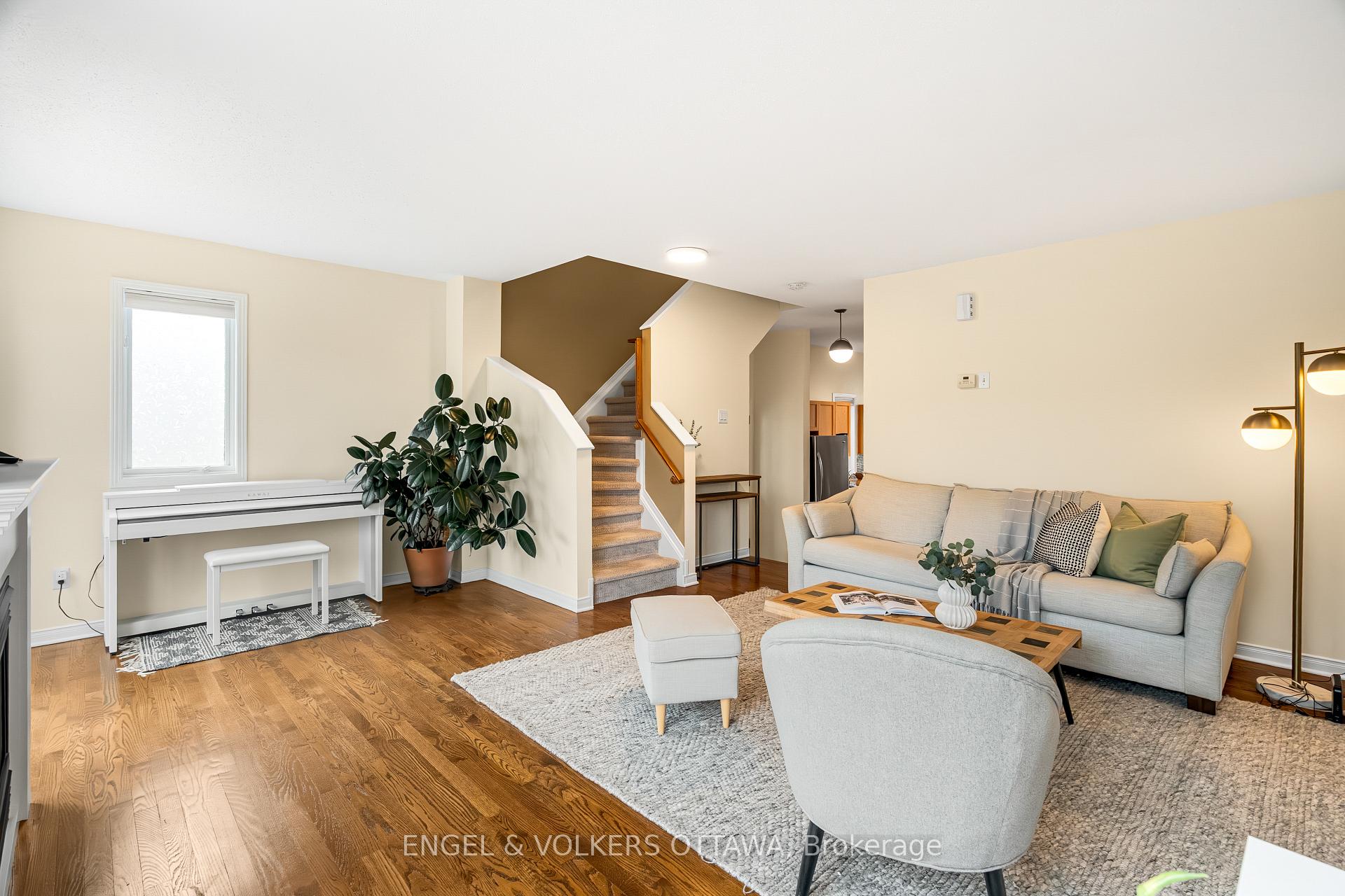 Photo 4 of 2032 P Avenue, Ottawa, Eastway Gardens/Industrial Park — HOMEH