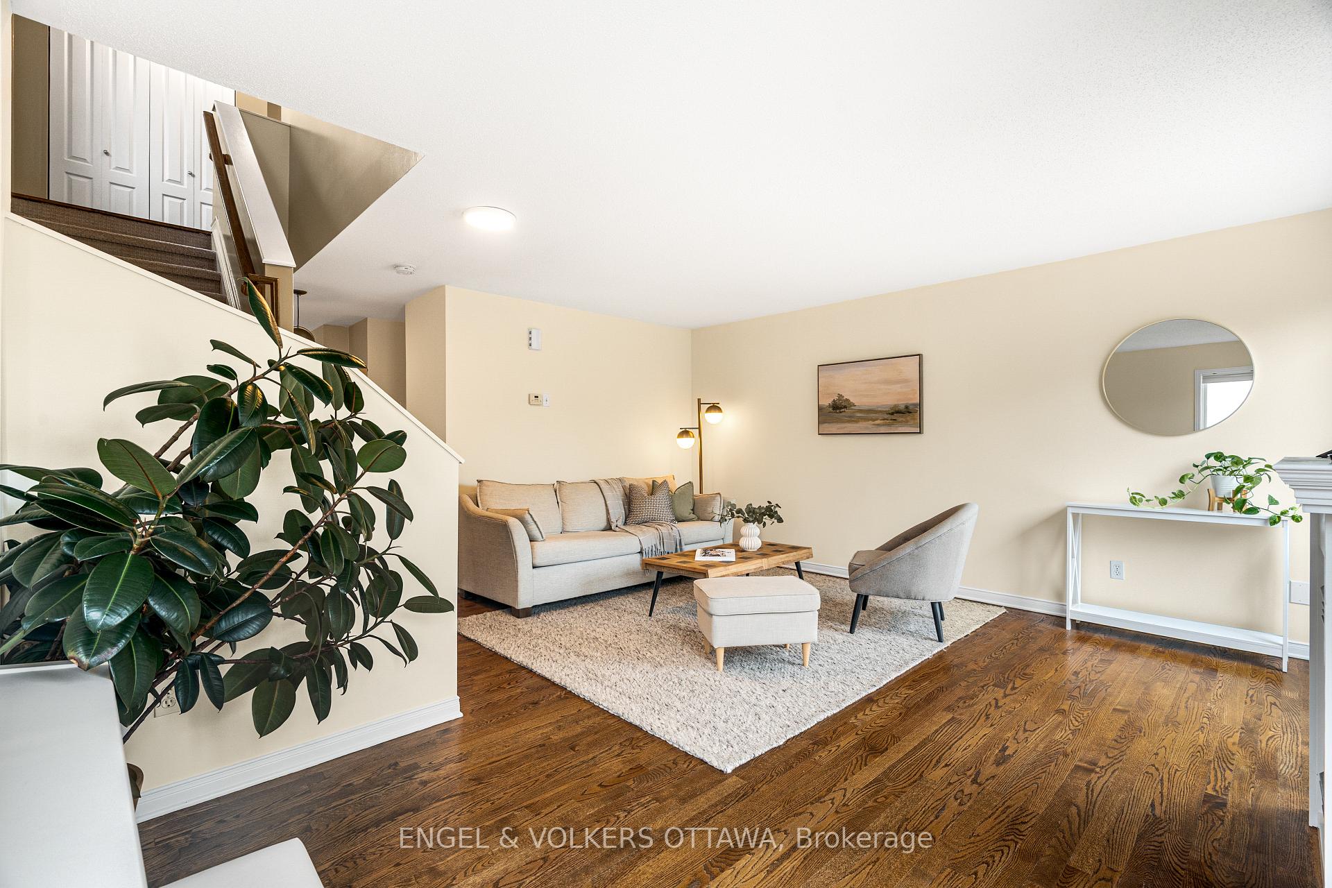 Photo 6 of 2032 P Avenue, Ottawa, Eastway Gardens/Industrial Park — HOMEH