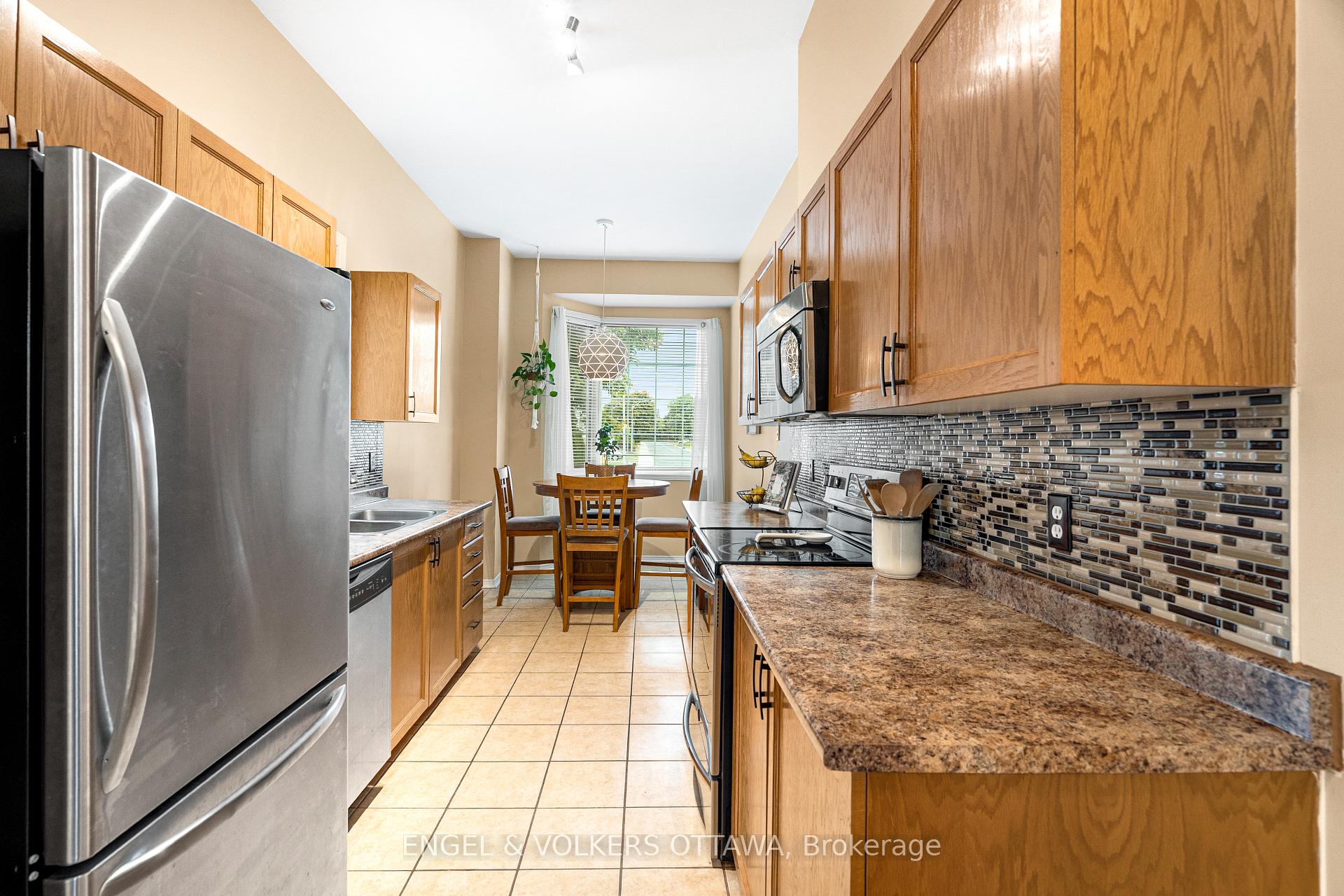 Photo 8 of 2032 P Avenue, Ottawa, Eastway Gardens/Industrial Park — HOMEH
