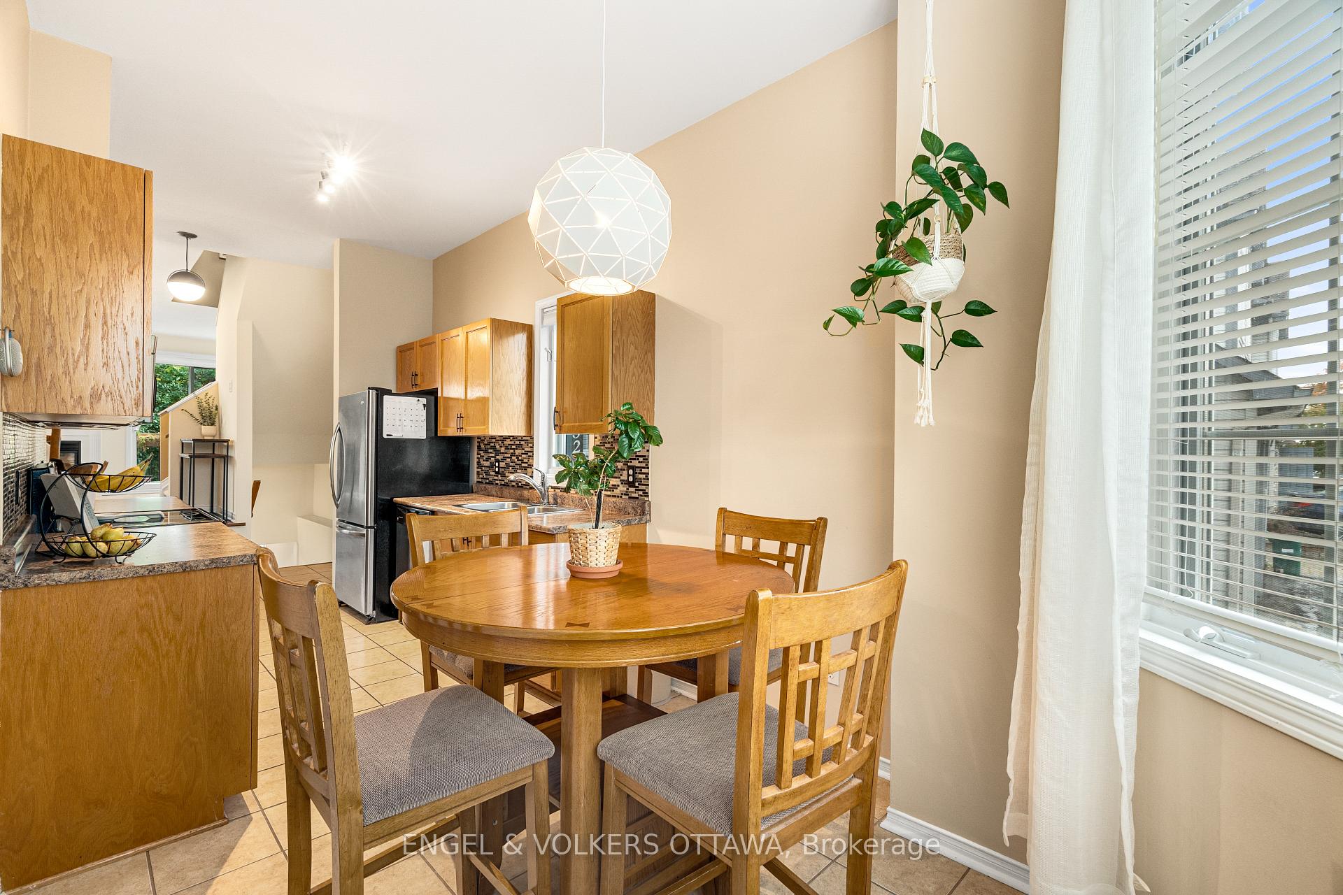 Photo 11 of 2032 P Avenue, Ottawa, Eastway Gardens/Industrial Park — HOMEH