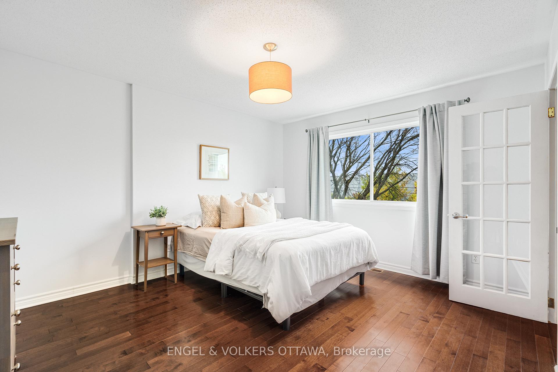 Photo 13 of 2032 P Avenue, Ottawa, Eastway Gardens/Industrial Park — HOMEH