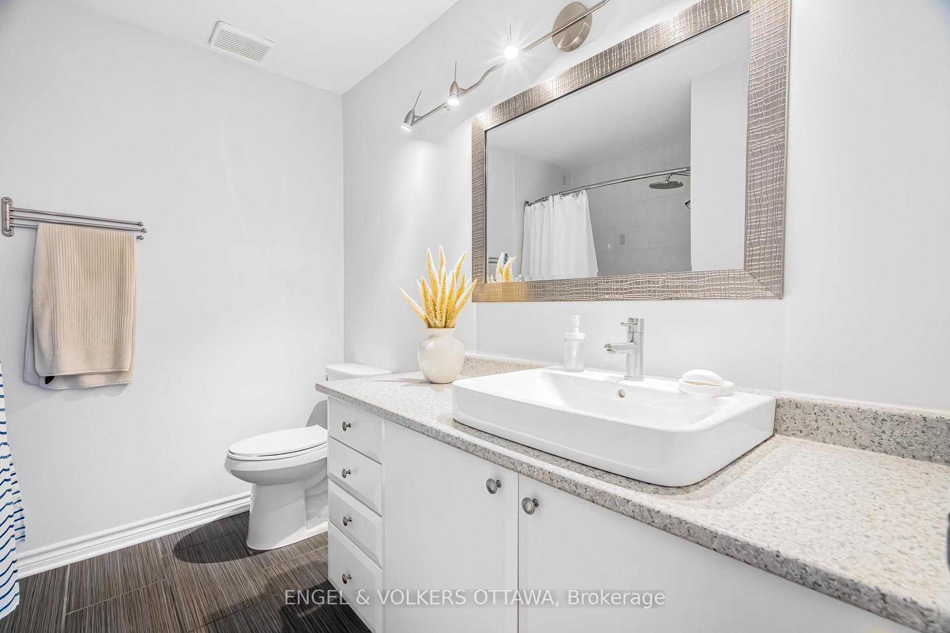 Photo 18 of 2032 P Avenue, Ottawa, Eastway Gardens/Industrial Park — HOMEH