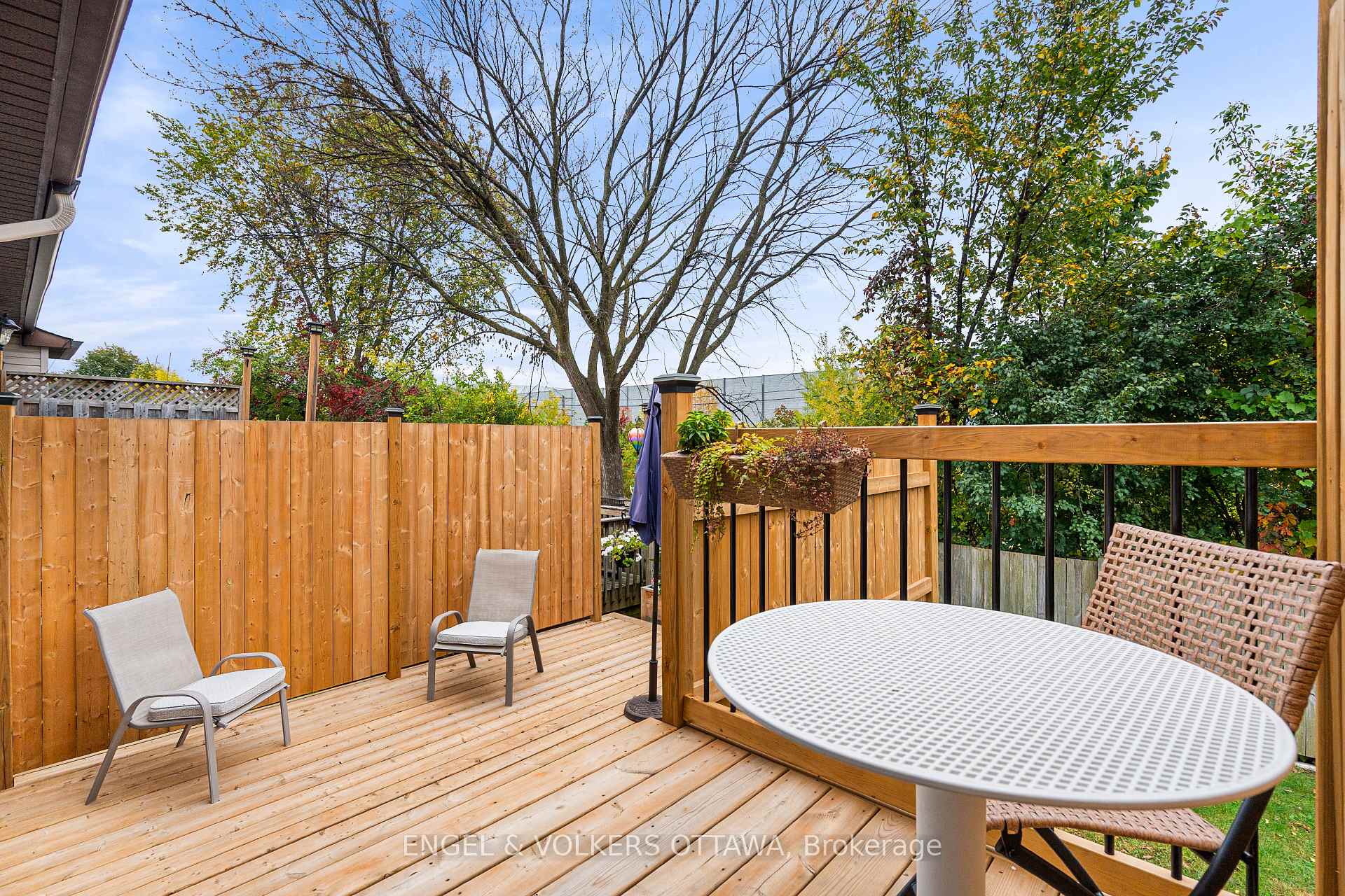 Photo 25 of 2032 P Avenue, Ottawa, Eastway Gardens/Industrial Park — HOMEH