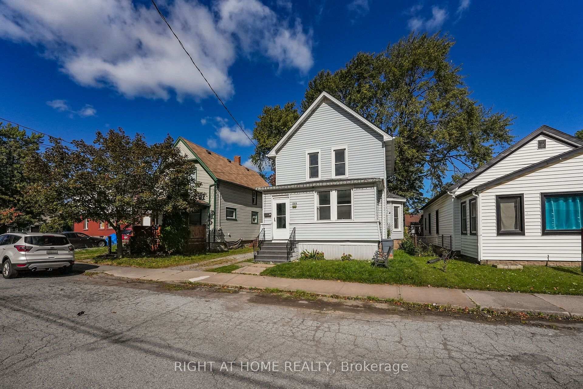 Photo 2 of 4919 Huron Street, Niagara Falls, Cherrywood — HOMEH