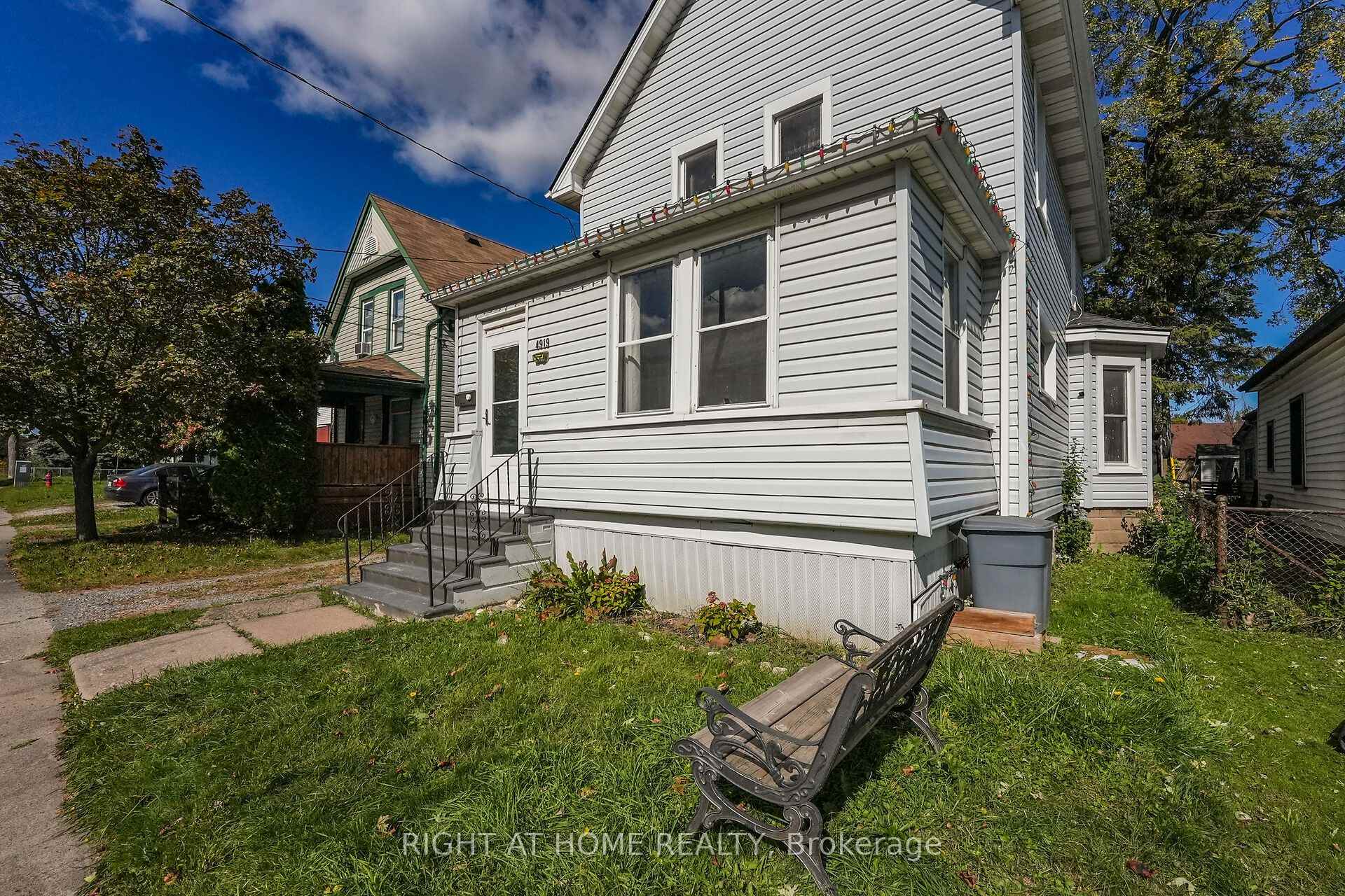 Photo 3 of 4919 Huron Street, Niagara Falls, Cherrywood — HOMEH