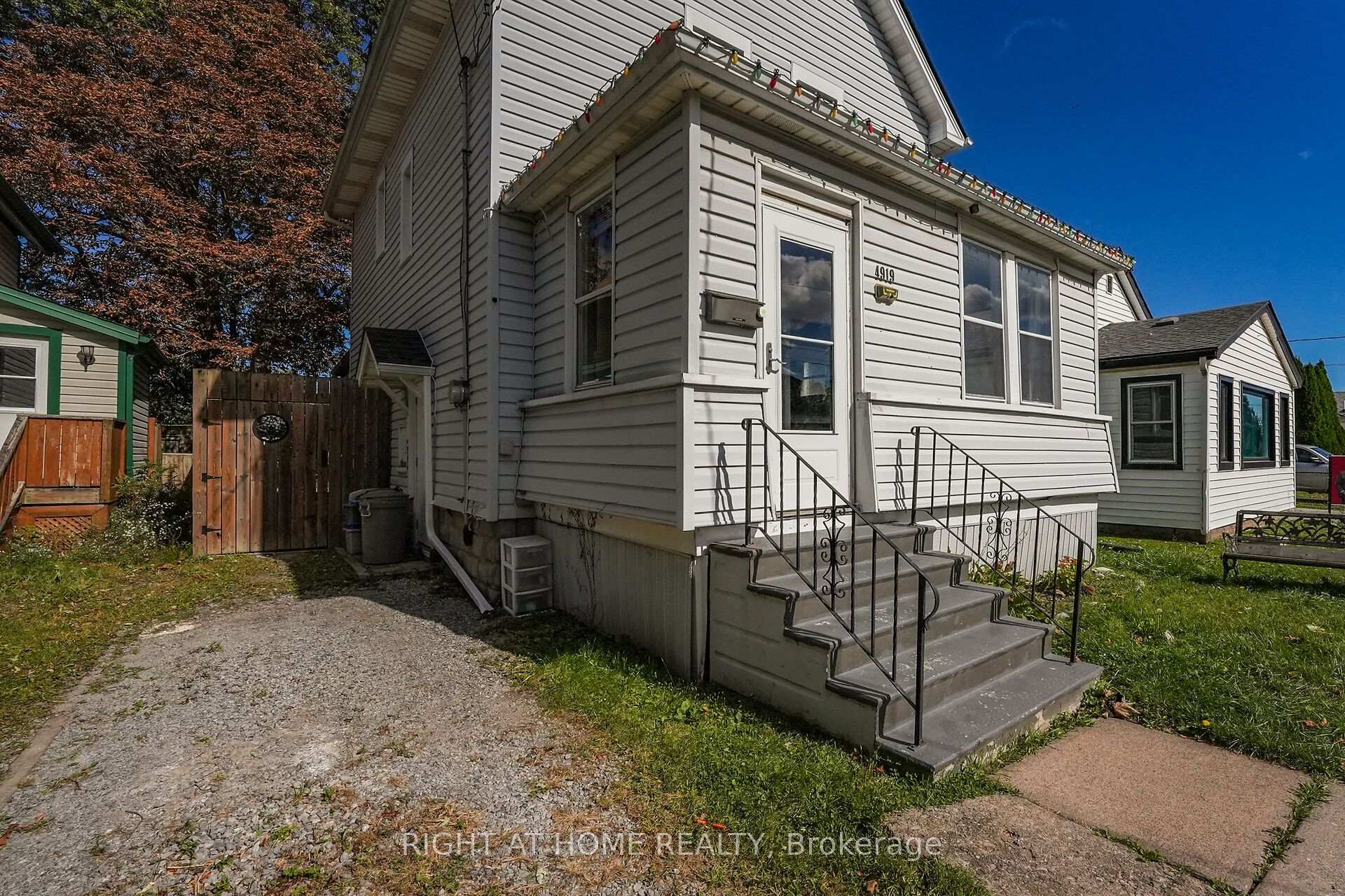 Photo 4 of 4919 Huron Street, Niagara Falls, Cherrywood — HOMEH