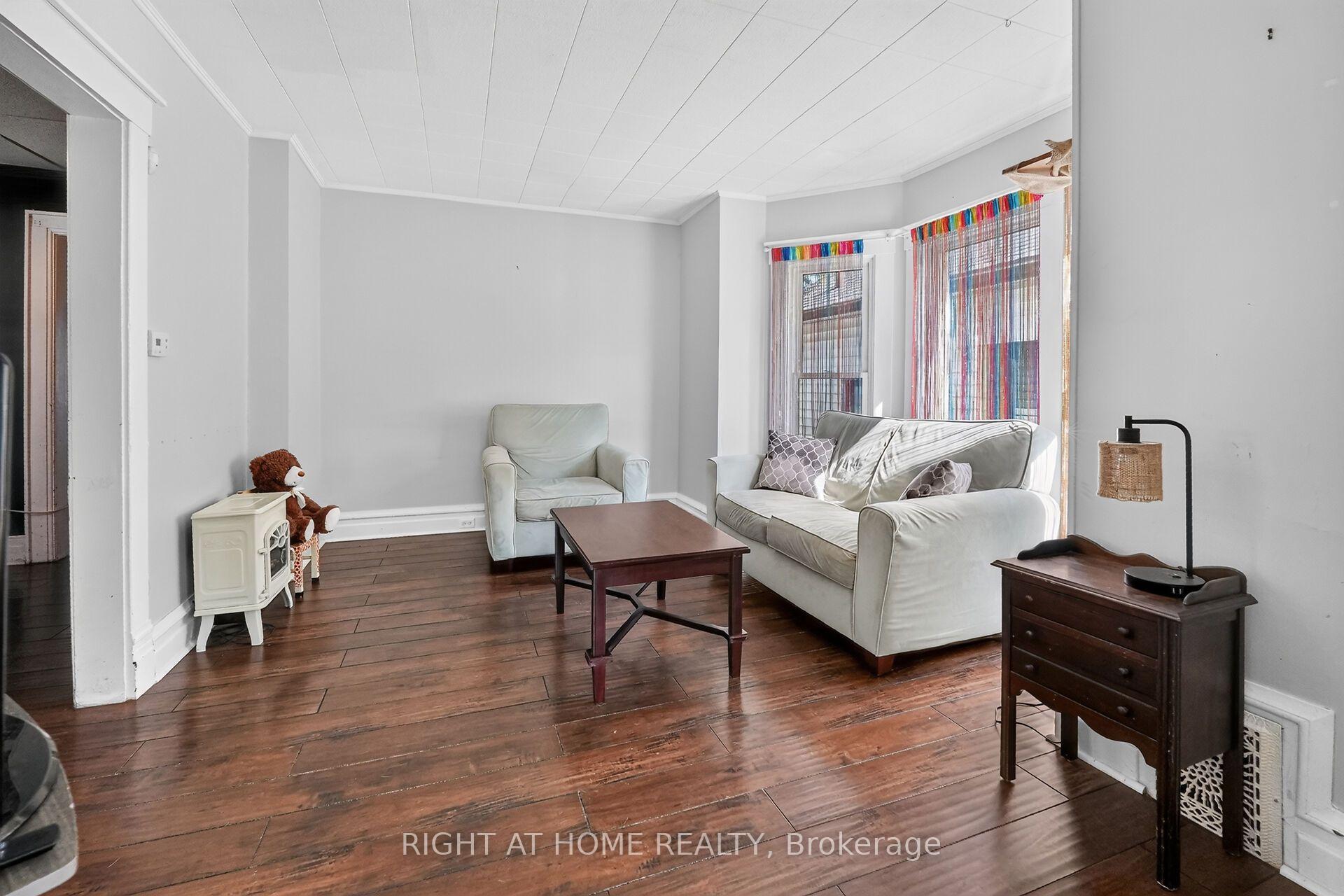 Photo 9 of 4919 Huron Street, Niagara Falls, Cherrywood — HOMEH