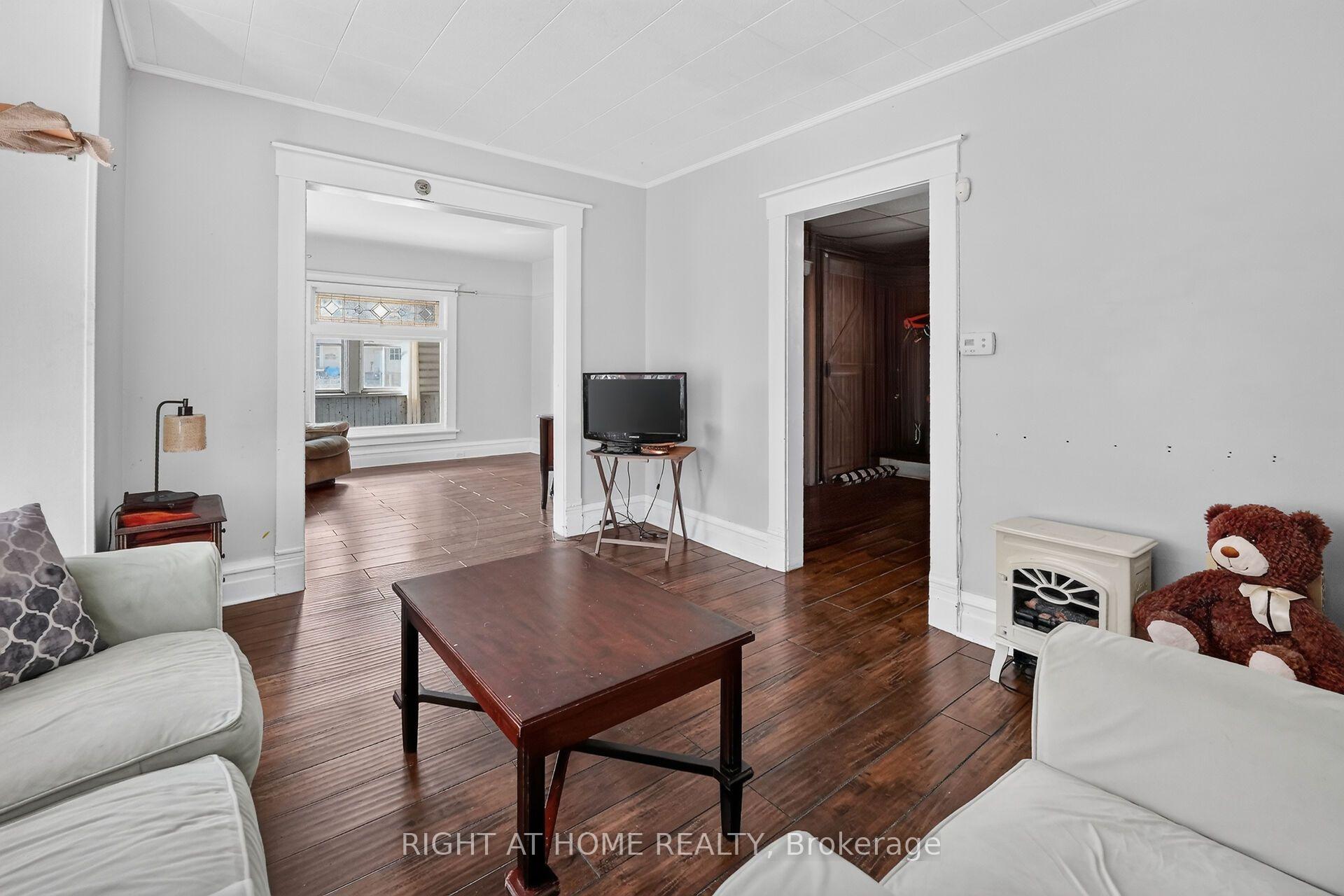 Photo 10 of 4919 Huron Street, Niagara Falls, Cherrywood — HOMEH