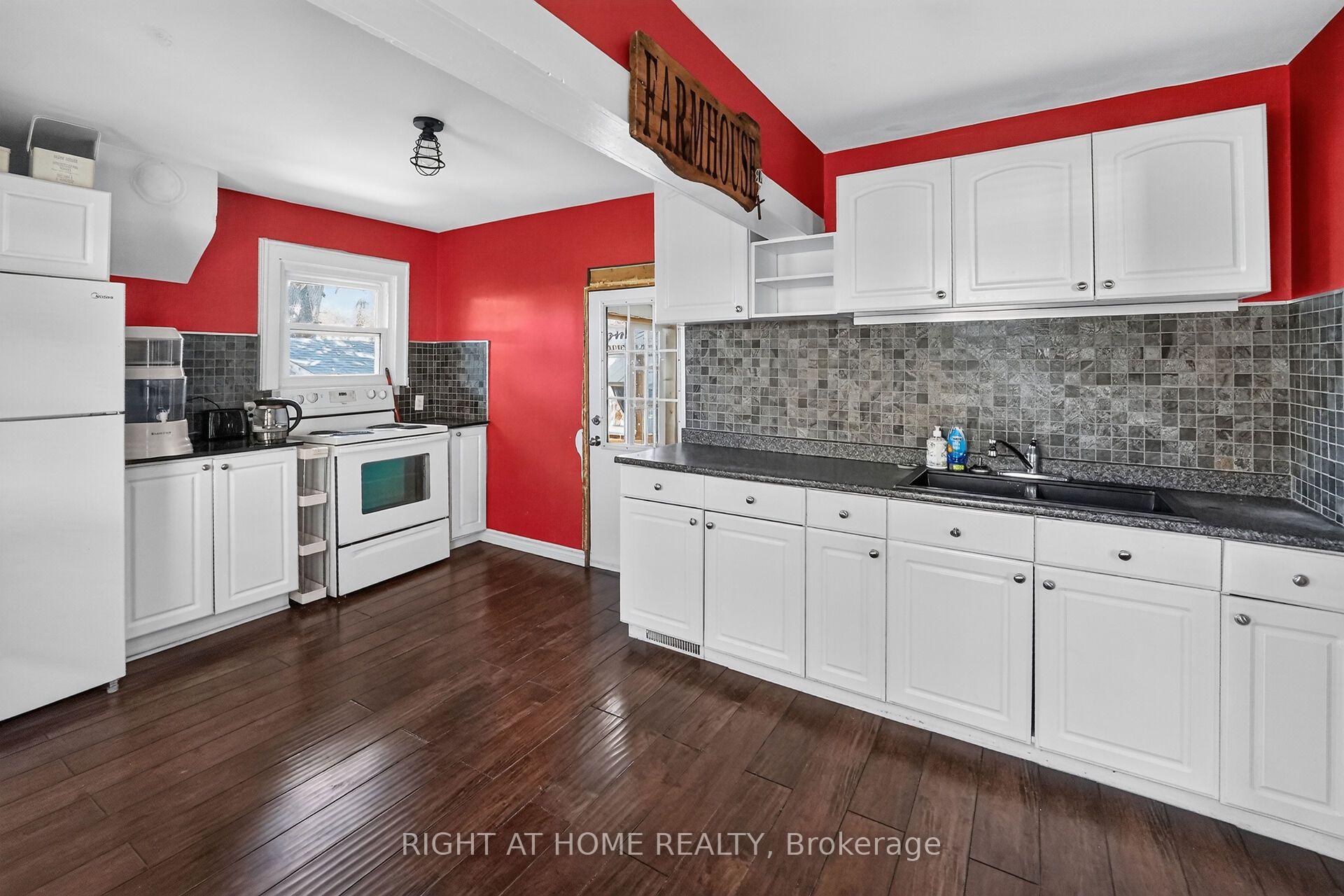 Photo 14 of 4919 Huron Street, Niagara Falls, Cherrywood — HOMEH