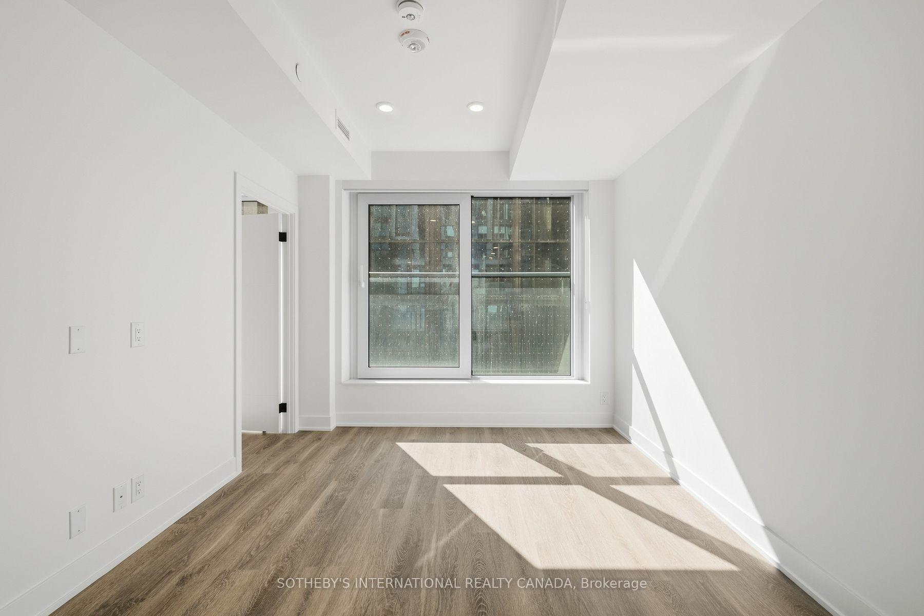 Photo 4 of Unit E1003, 30 Mutual Street, Toronto, Church-Yonge Corridor — HOMEH