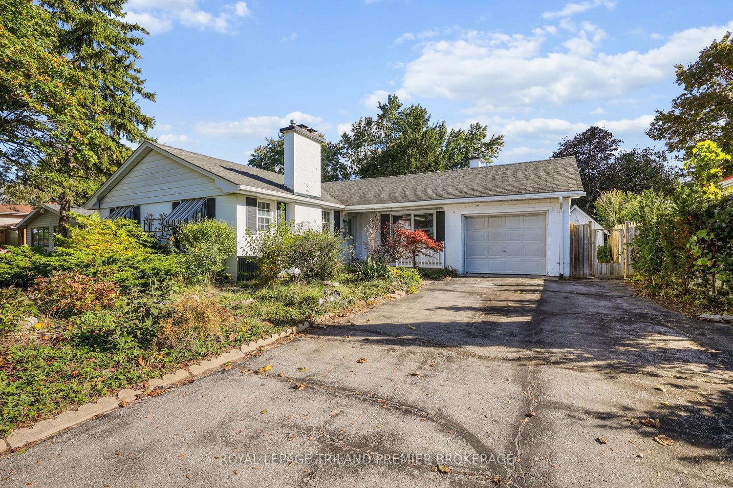 Photo 2 of 669 Sanatorium Road, London, North O — HOMEH