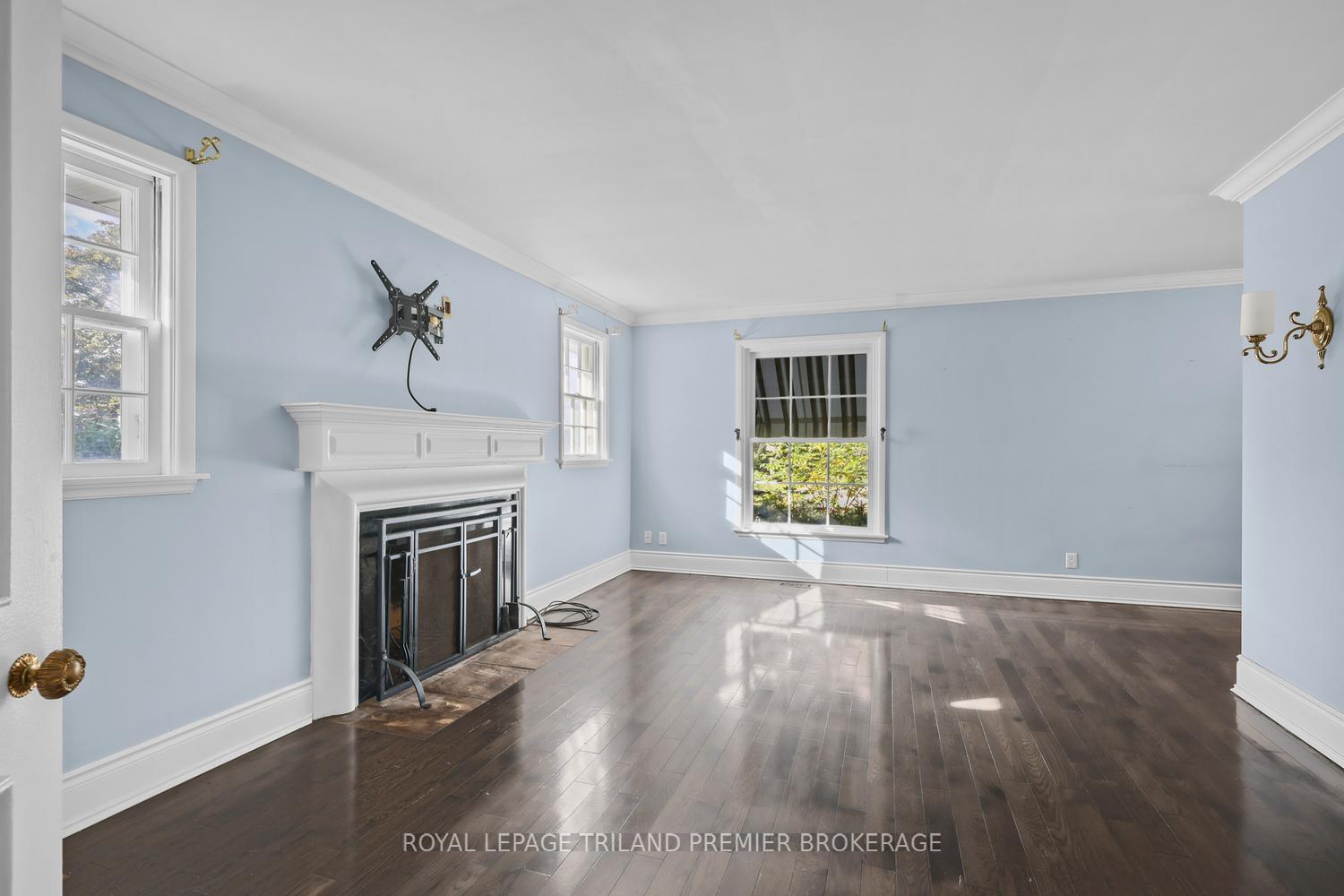 Photo 6 of 669 Sanatorium Road, London, North O — HOMEH