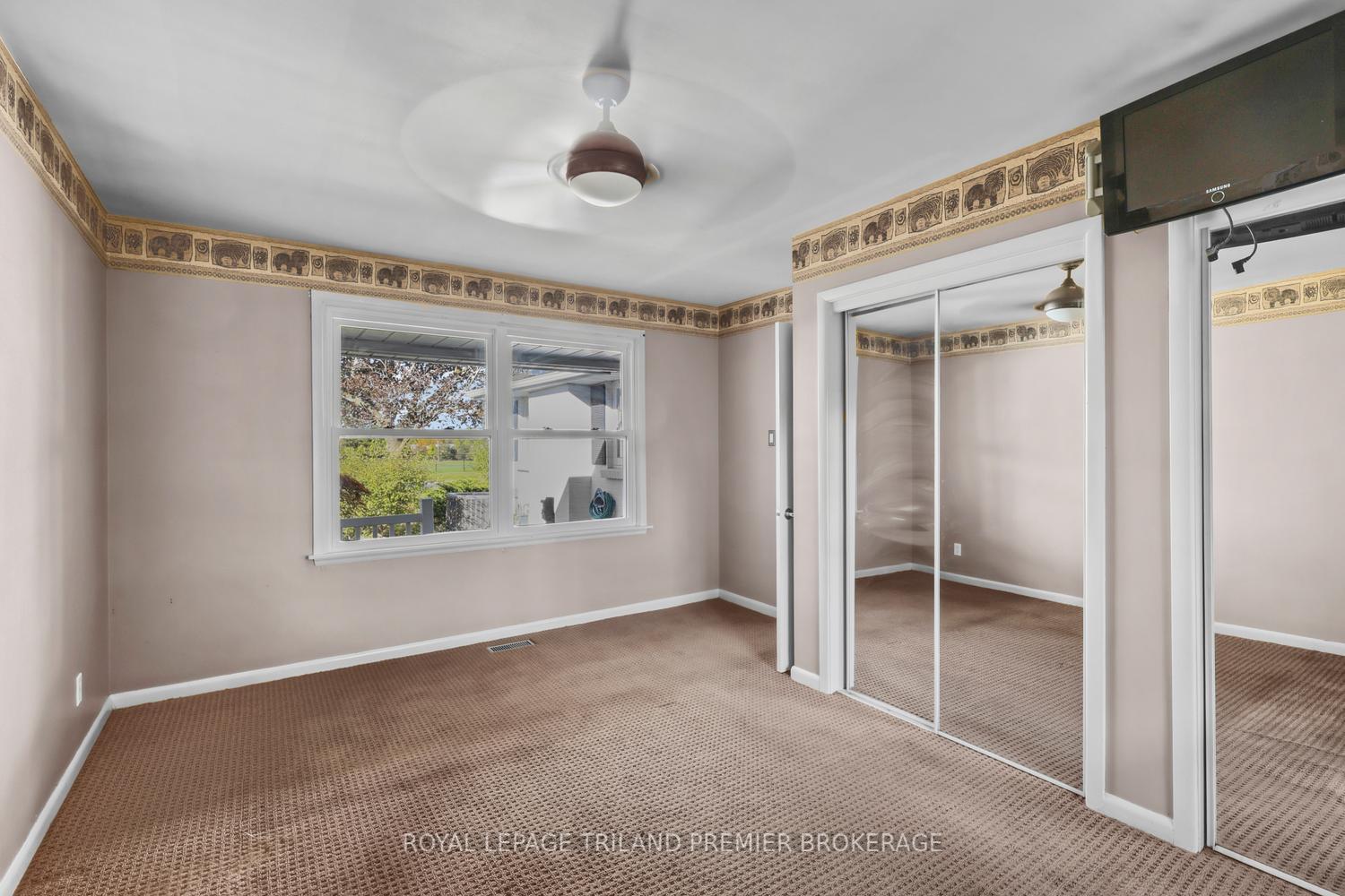 Photo 22 of 669 Sanatorium Road, London, North O — HOMEH