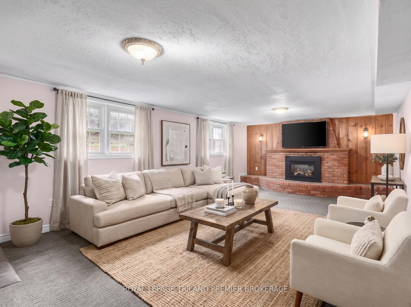 Photo 24 of 669 Sanatorium Road, London, North O — HOMEH