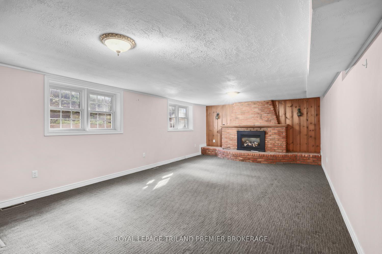 Photo 25 of 669 Sanatorium Road, London, North O — HOMEH