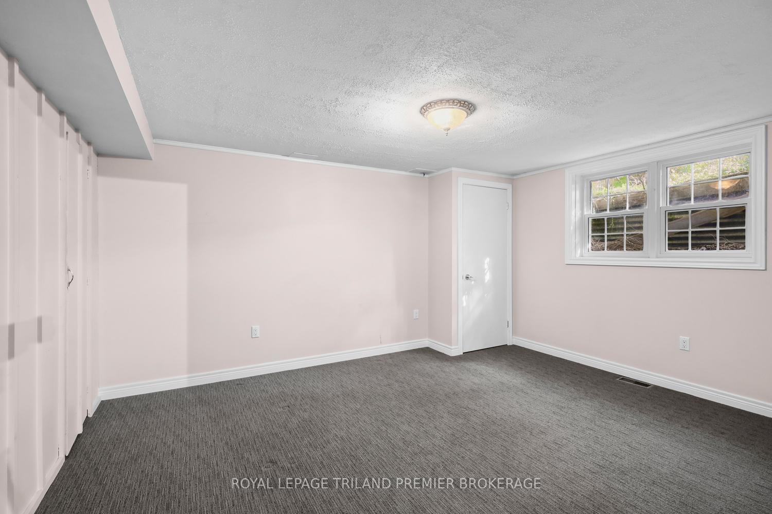 Photo 28 of 669 Sanatorium Road, London, North O — HOMEH