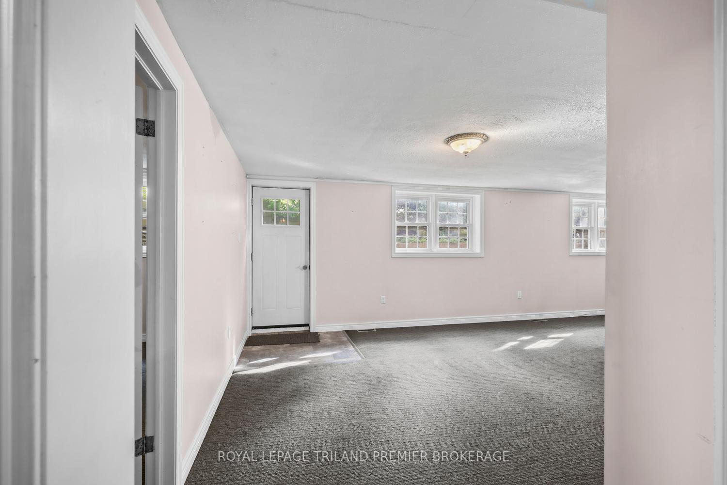 Photo 29 of 669 Sanatorium Road, London, North O — HOMEH