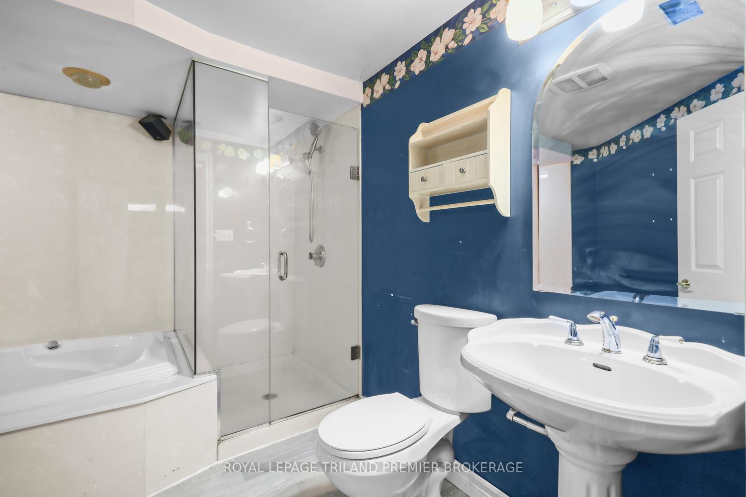 Photo 31 of 669 Sanatorium Road, London, North O — HOMEH