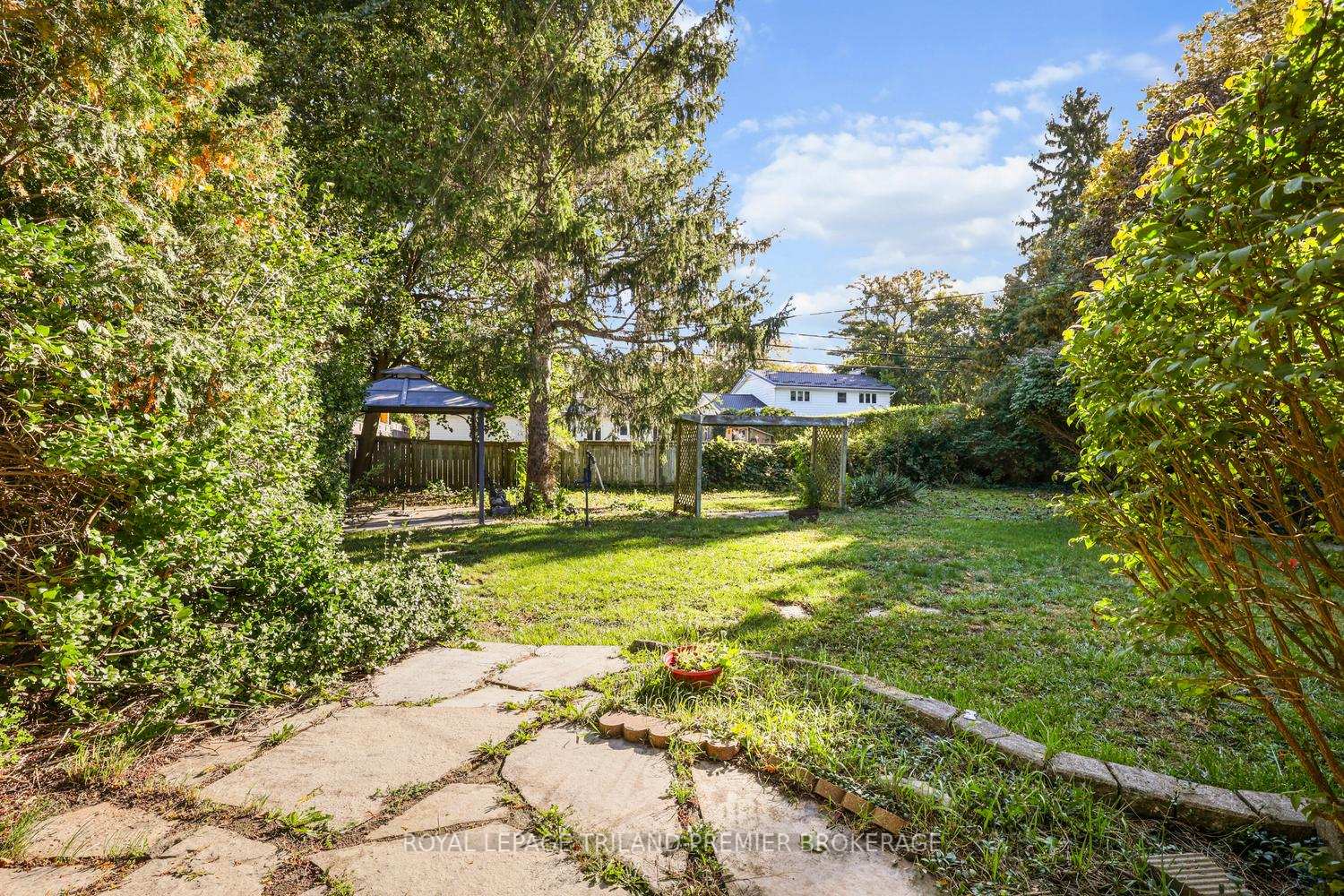 Photo 34 of 669 Sanatorium Road, London, North O — HOMEH