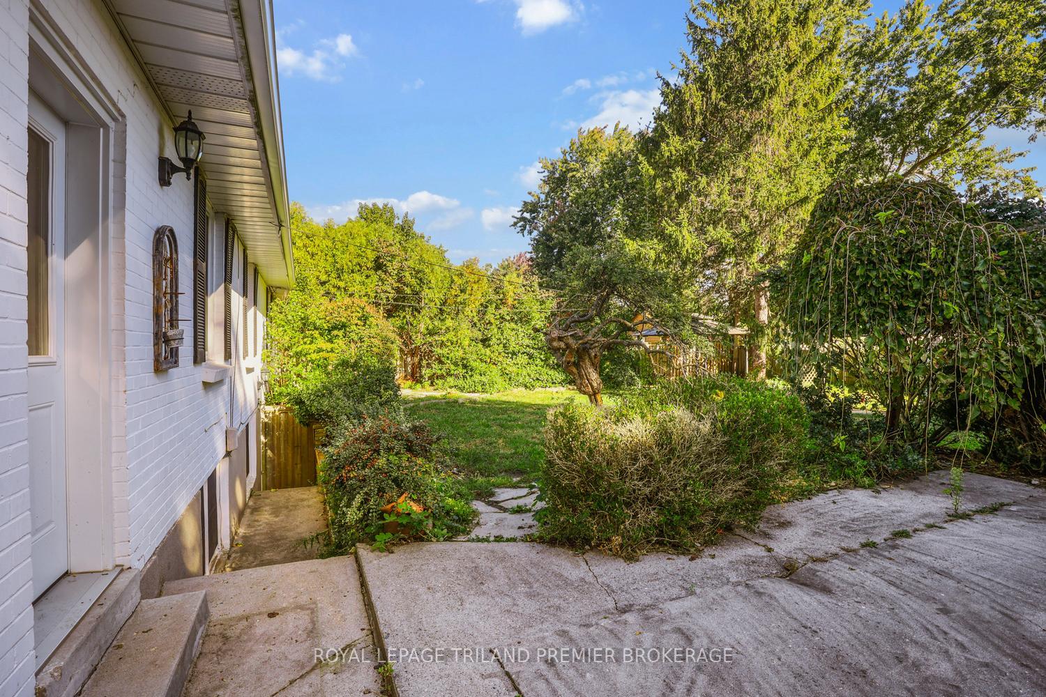 Photo 35 of 669 Sanatorium Road, London, North O — HOMEH