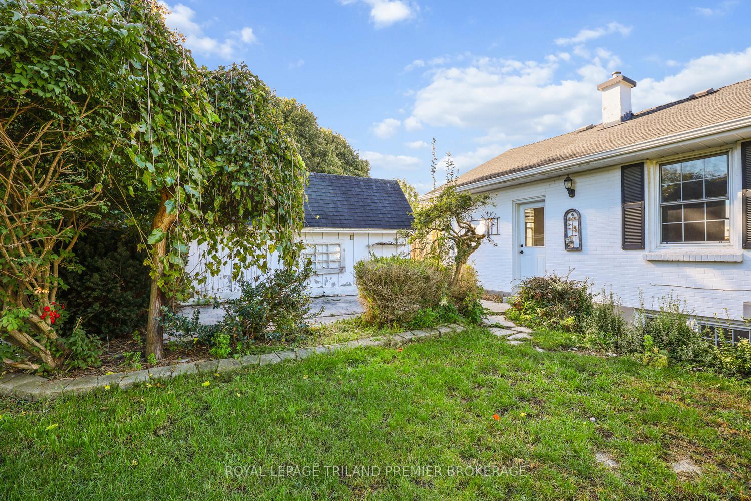 Photo 36 of 669 Sanatorium Road, London, North O — HOMEH