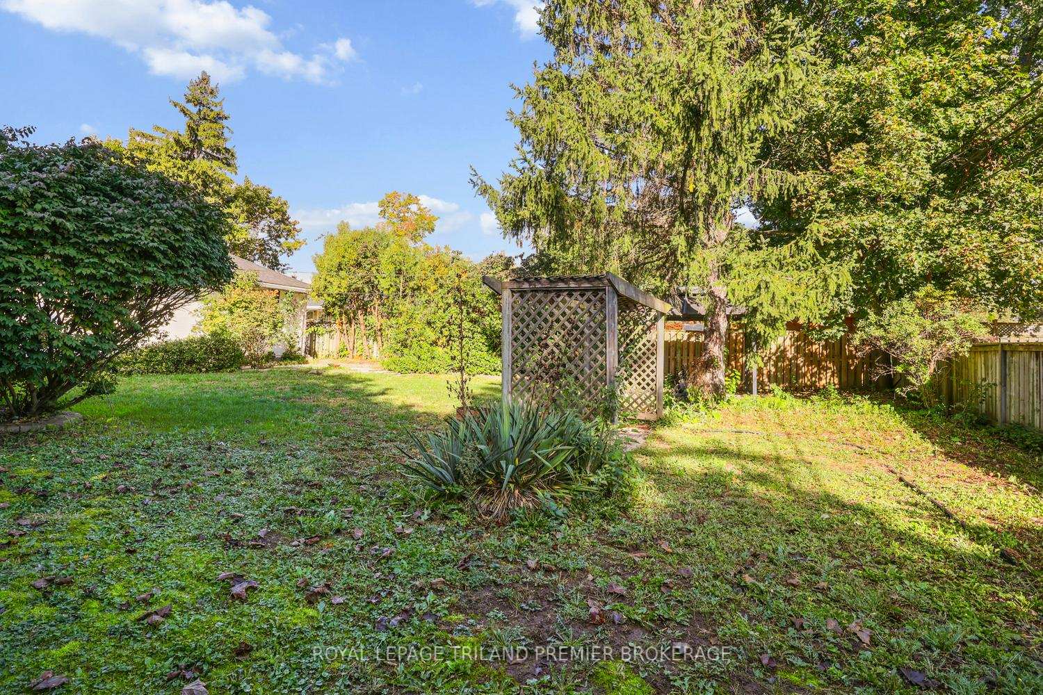 Photo 37 of 669 Sanatorium Road, London, North O — HOMEH
