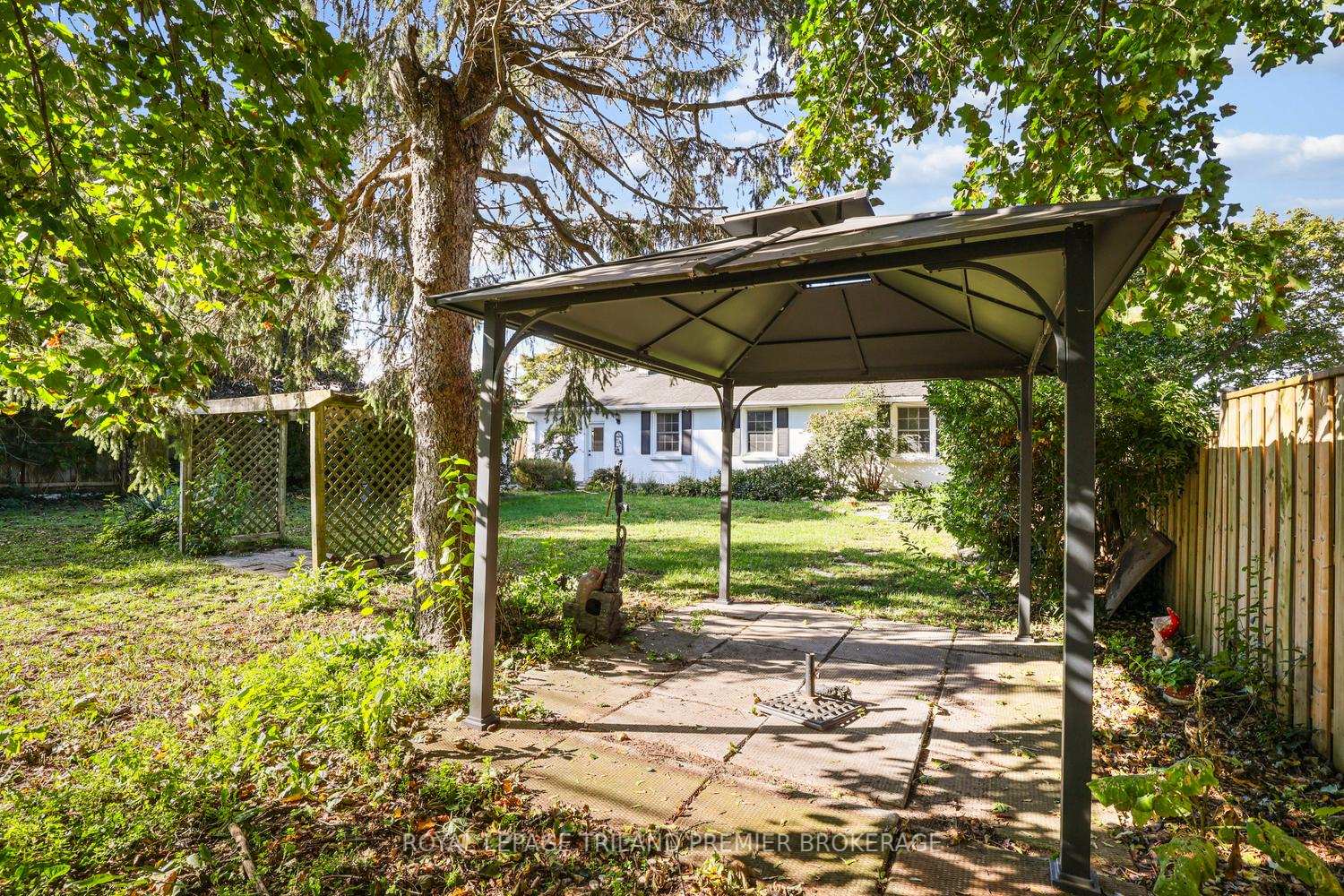 Photo 38 of 669 Sanatorium Road, London, North O — HOMEH