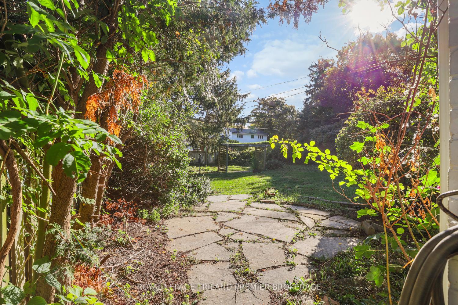 Photo 39 of 669 Sanatorium Road, London, North O — HOMEH