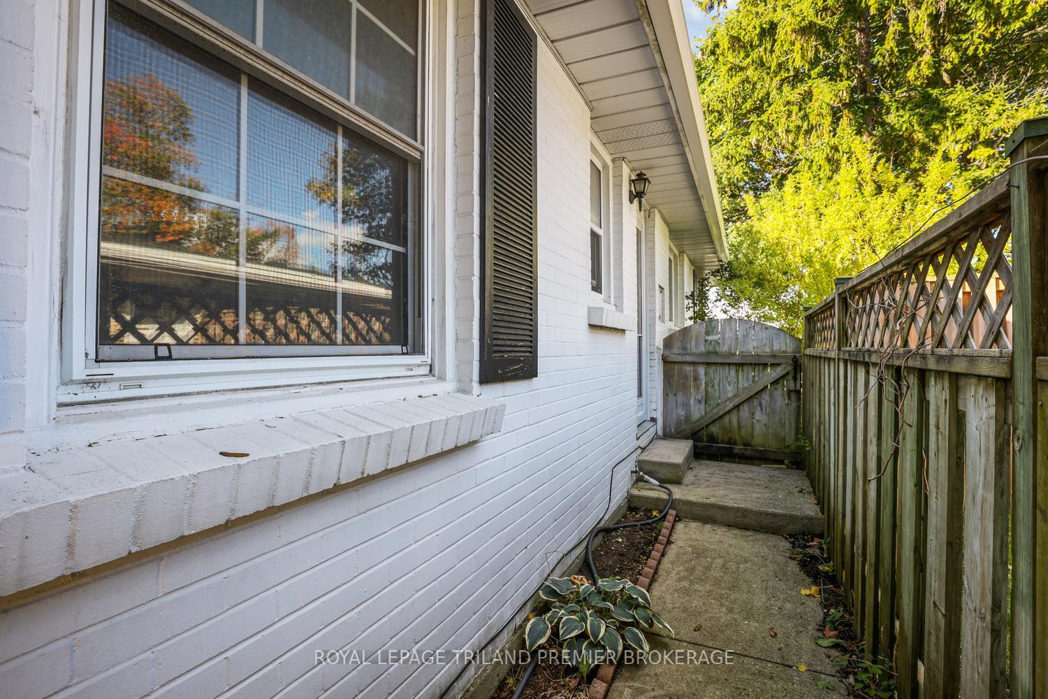 Photo 40 of 669 Sanatorium Road, London, North O — HOMEH