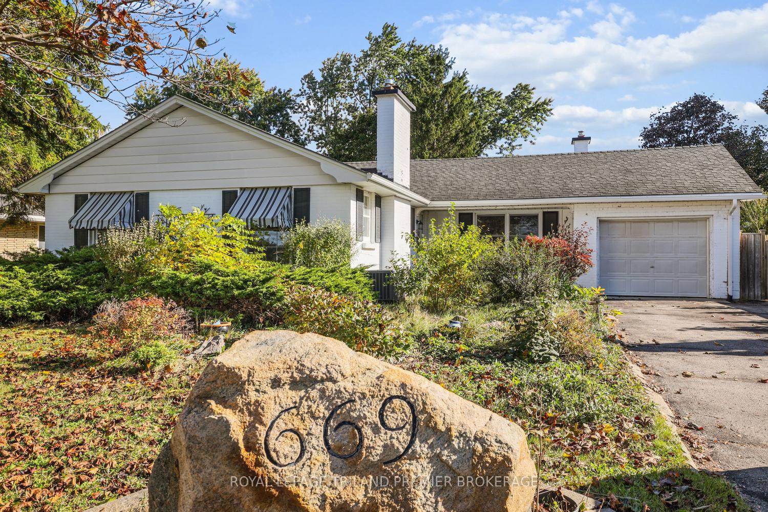 Photo 43 of 669 Sanatorium Road, London, North O — HOMEH