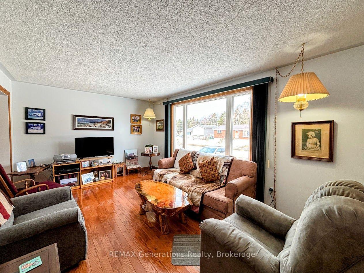Photo 3 of 14 Lloyd Irwin Street, Marathon — HOMEH