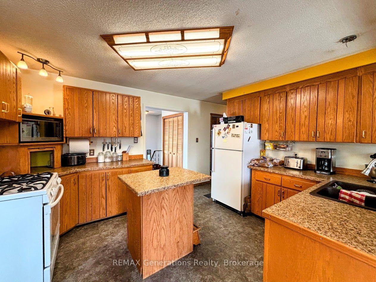 Photo 8 of 14 Lloyd Irwin Street, Marathon — HOMEH