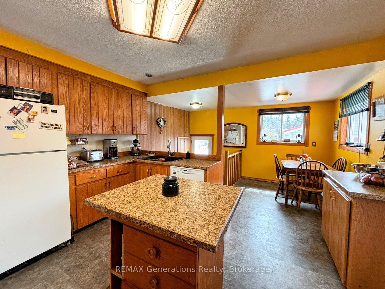 Photo 9 of 14 Lloyd Irwin Street, Marathon — HOMEH