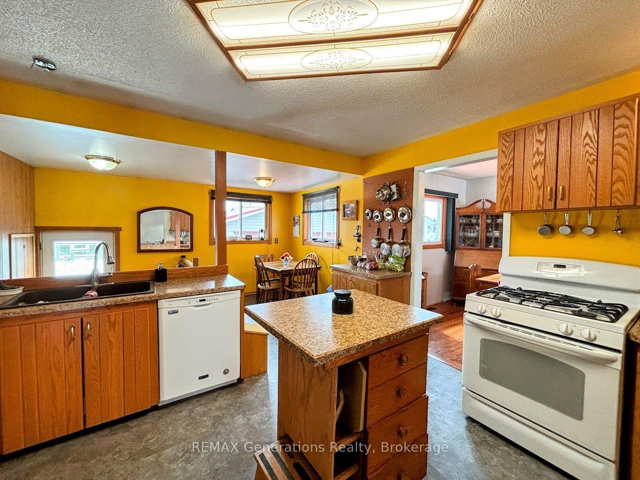 Photo 10 of 14 Lloyd Irwin Street, Marathon — HOMEH