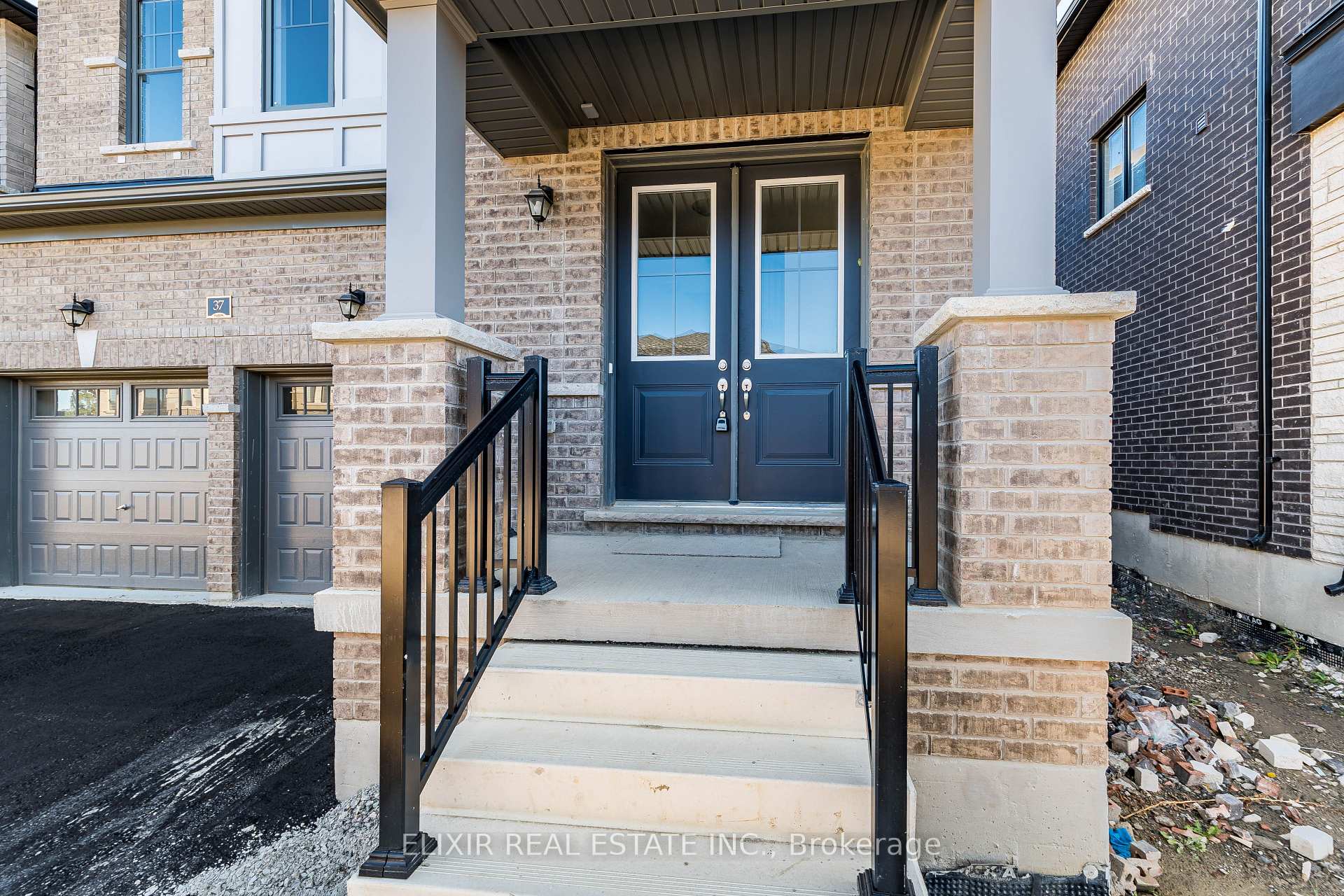 Photo 2 of 37 Speers Avenue, Caledon, Rural Caledon — HOMEH