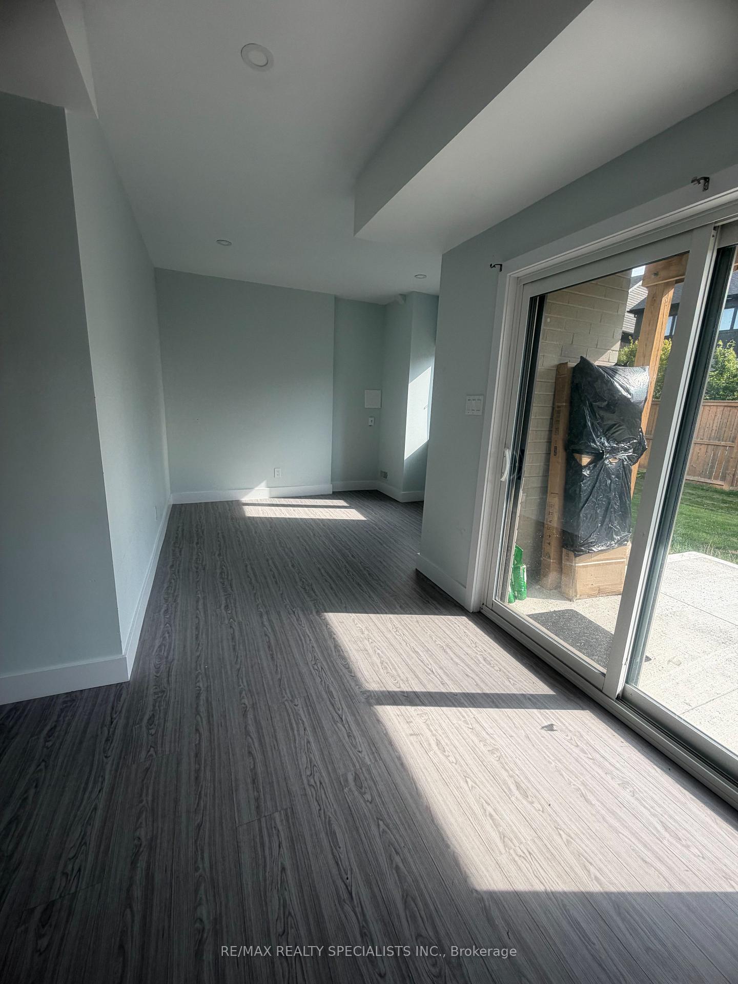 Photo of Unit LOWER, 45 Ferris Circle