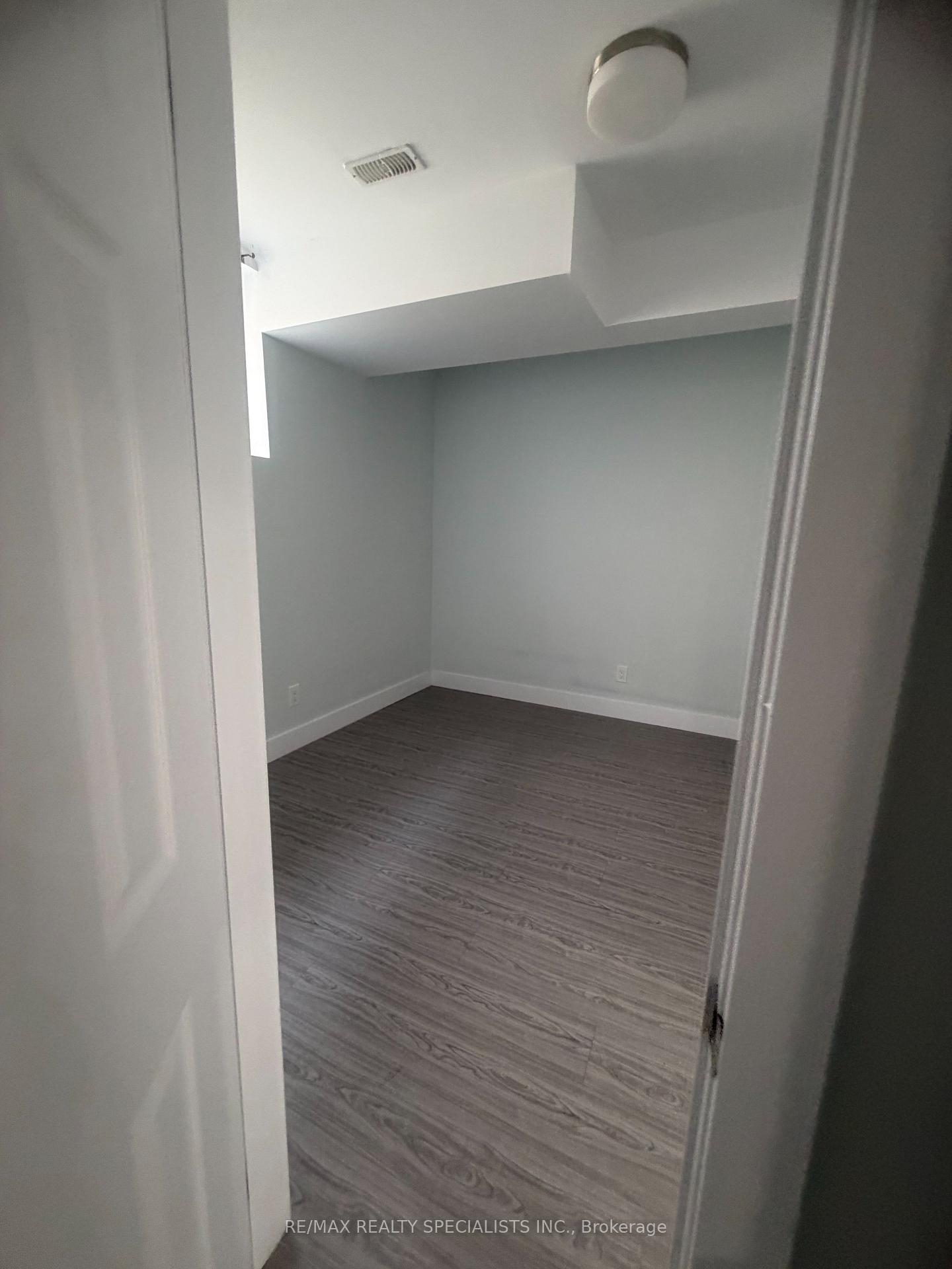 Photo 14 of Unit LOWER, 45 Ferris Circle, Guelph, Clairfields/Hanlon Business Park — HOMEH