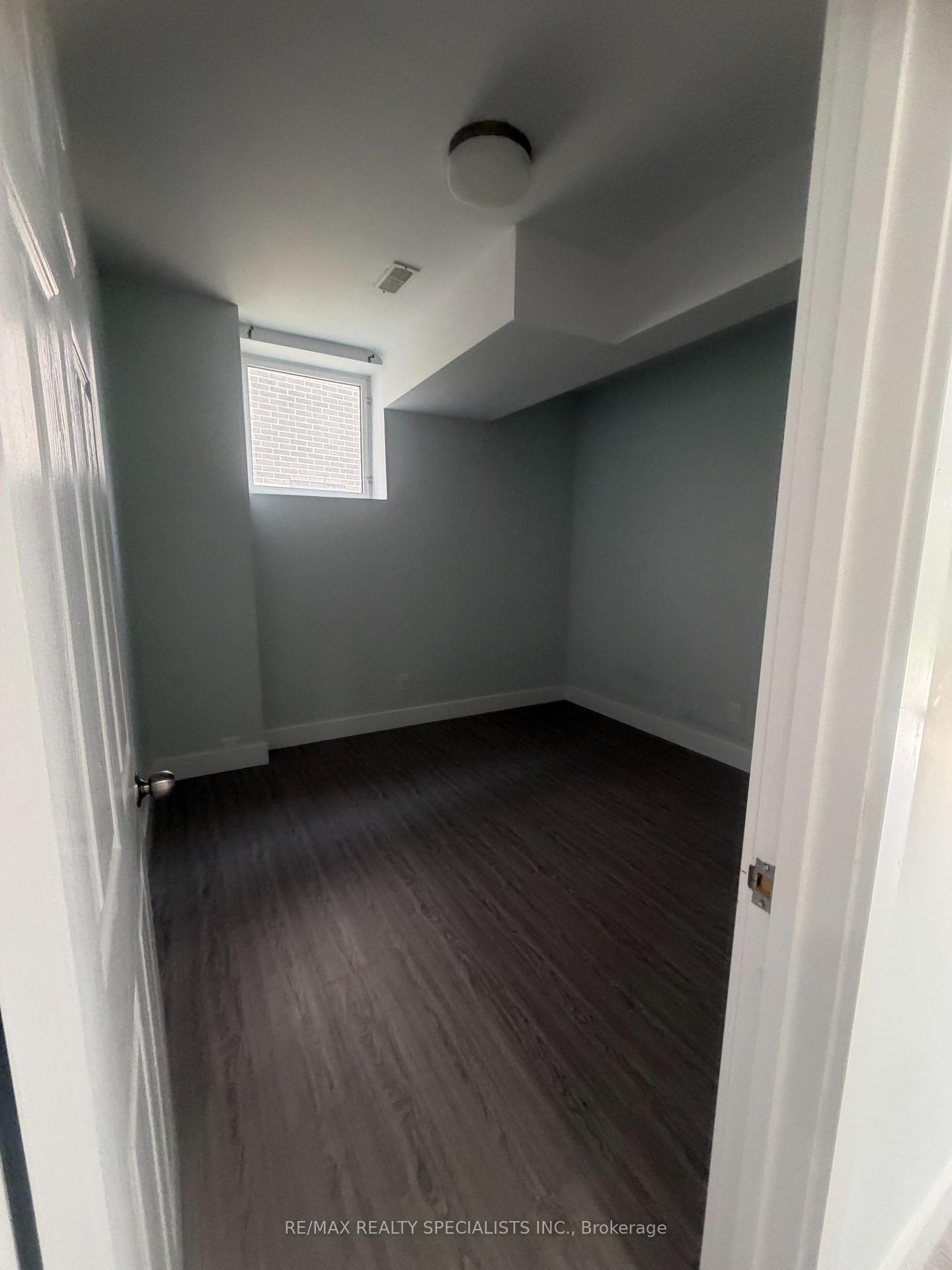 Photo 15 of Unit LOWER, 45 Ferris Circle, Guelph, Clairfields/Hanlon Business Park — HOMEH