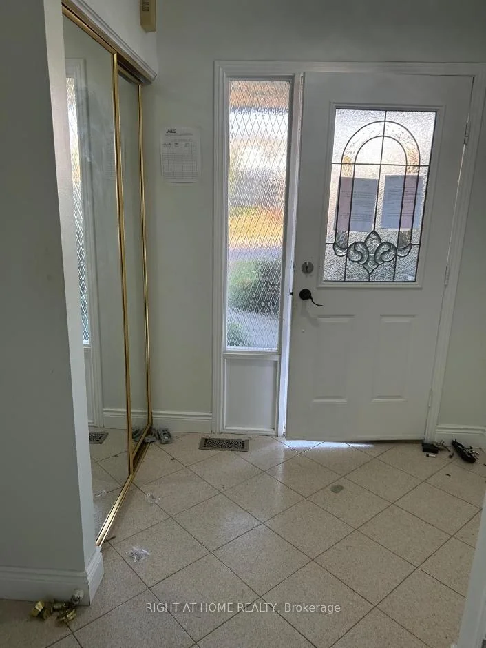 Photo 5 of 27 Wingfield Place E, Hamilton, Gilkson — HOMEH
