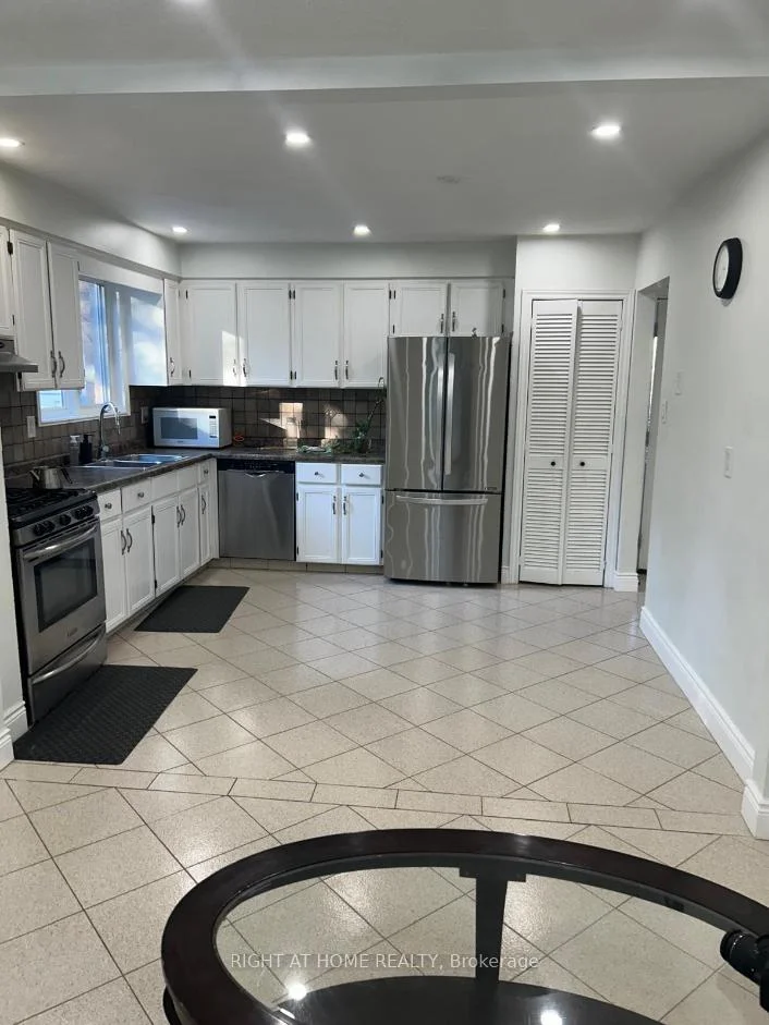Photo 13 of 27 Wingfield Place E, Hamilton, Gilkson — HOMEH