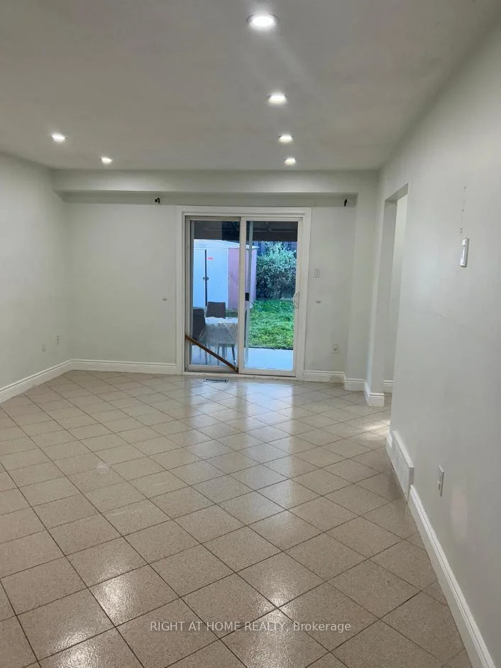 Photo 19 of 27 Wingfield Place E, Hamilton, Gilkson — HOMEH