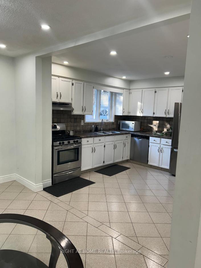 Photo 14 of 27 Wingfield Place E, Hamilton, Gilkson — HOMEH