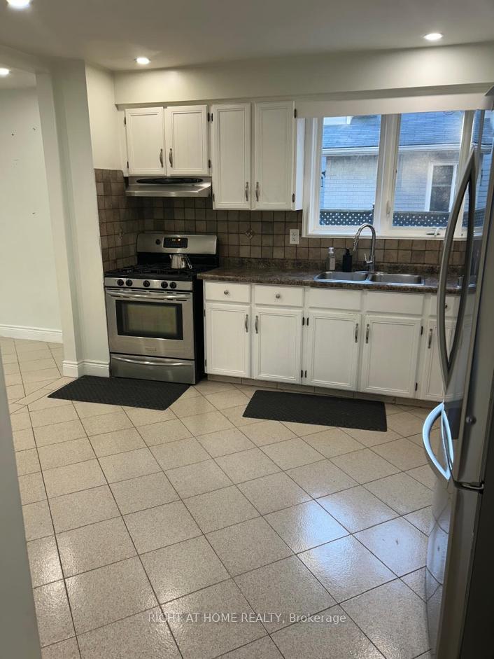 Photo 16 of 27 Wingfield Place E, Hamilton, Gilkson — HOMEH