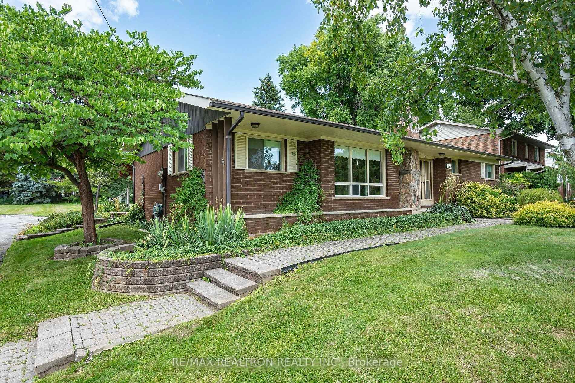 Photo 3 of 150 Church Street, Markham, Markham Village — HOMEH
