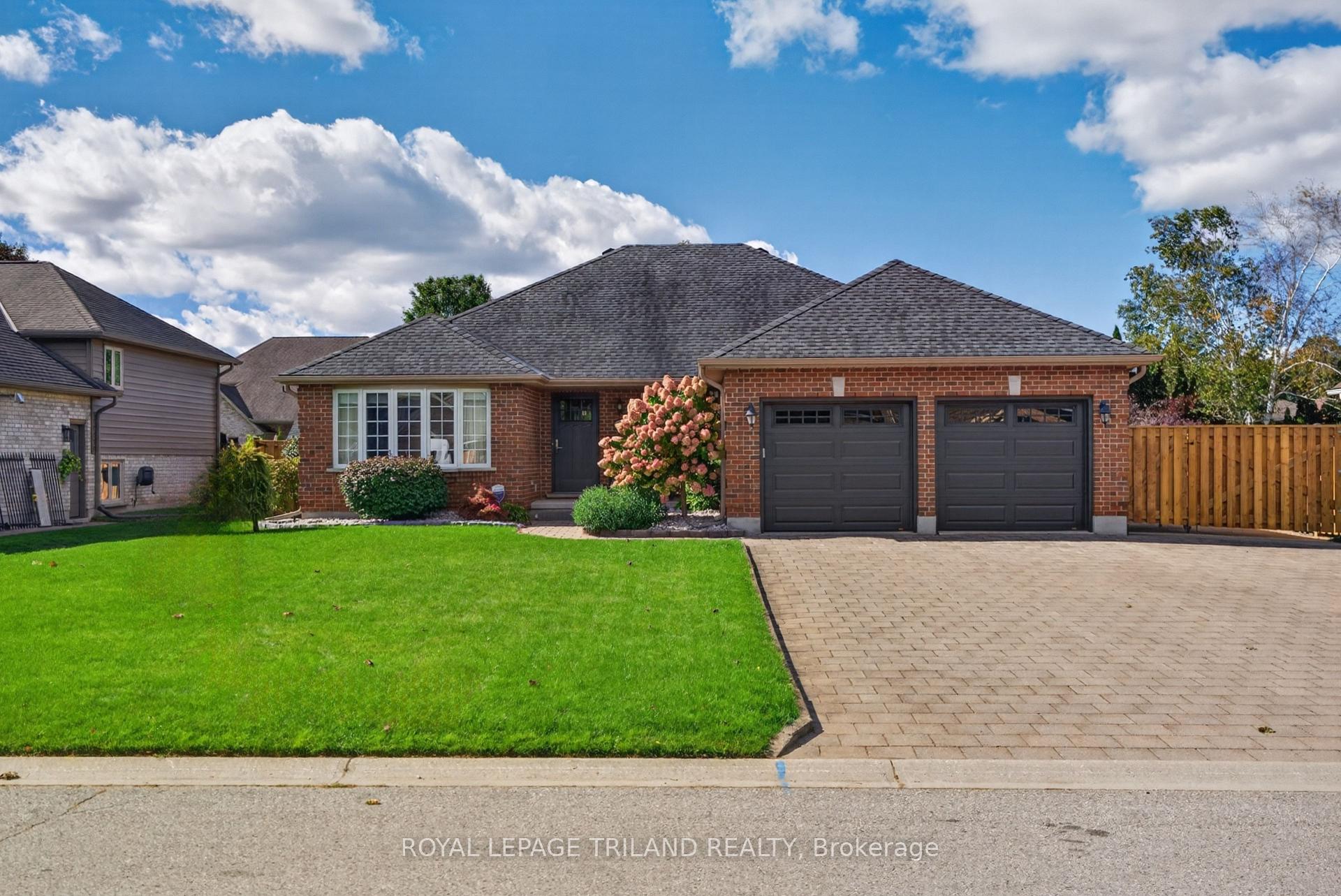 Photo 2 of 45 Parkview Drive, Thames Centre, Dorchester — HOMEH